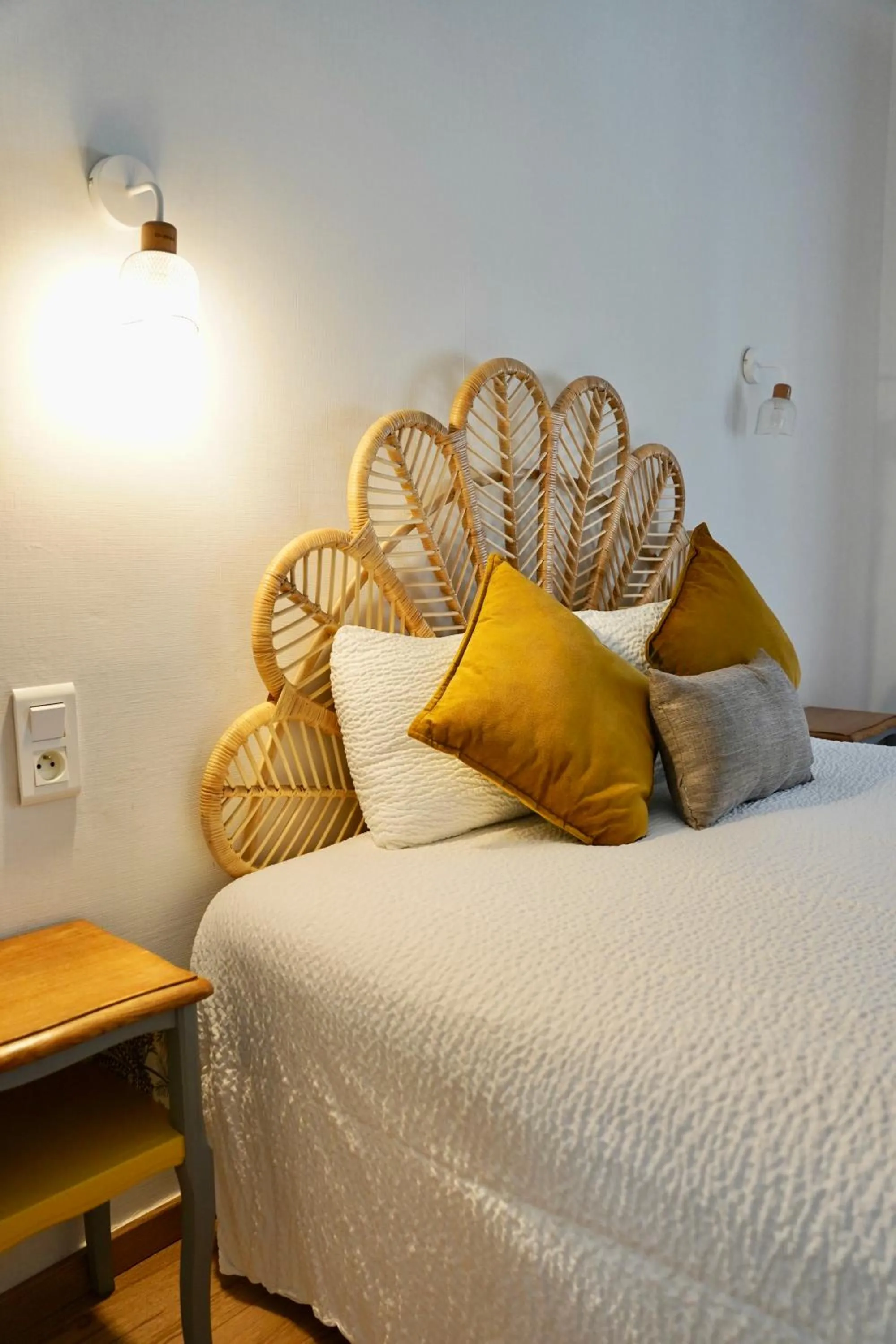 Bedroom, Bed in Hotel de France