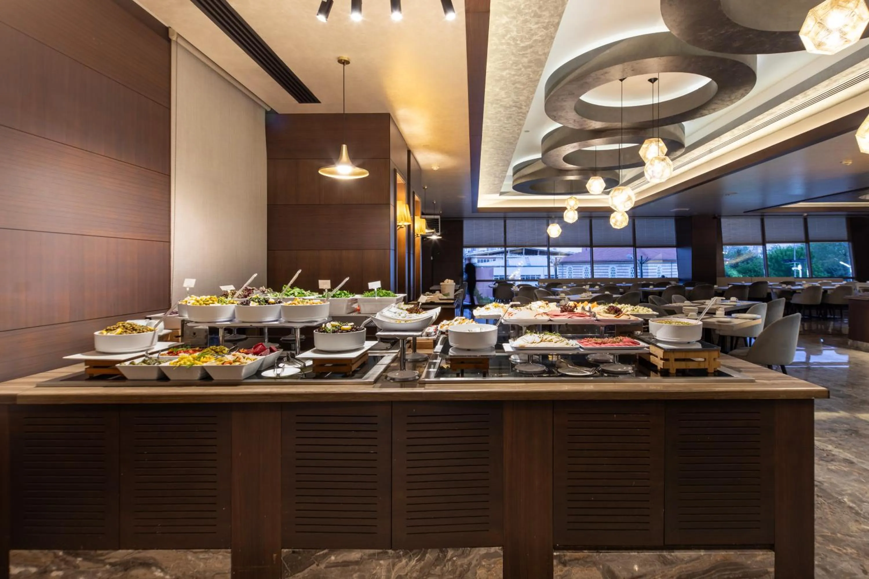 Restaurant/places to eat in Grand Harilton Otel