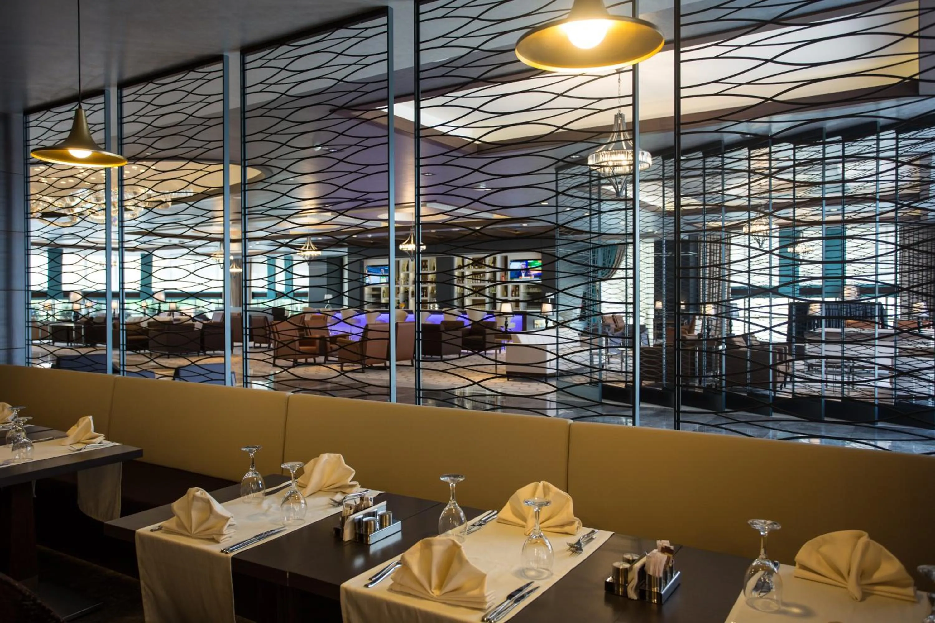 Restaurant/places to eat in Royal Stay Palace Hotel