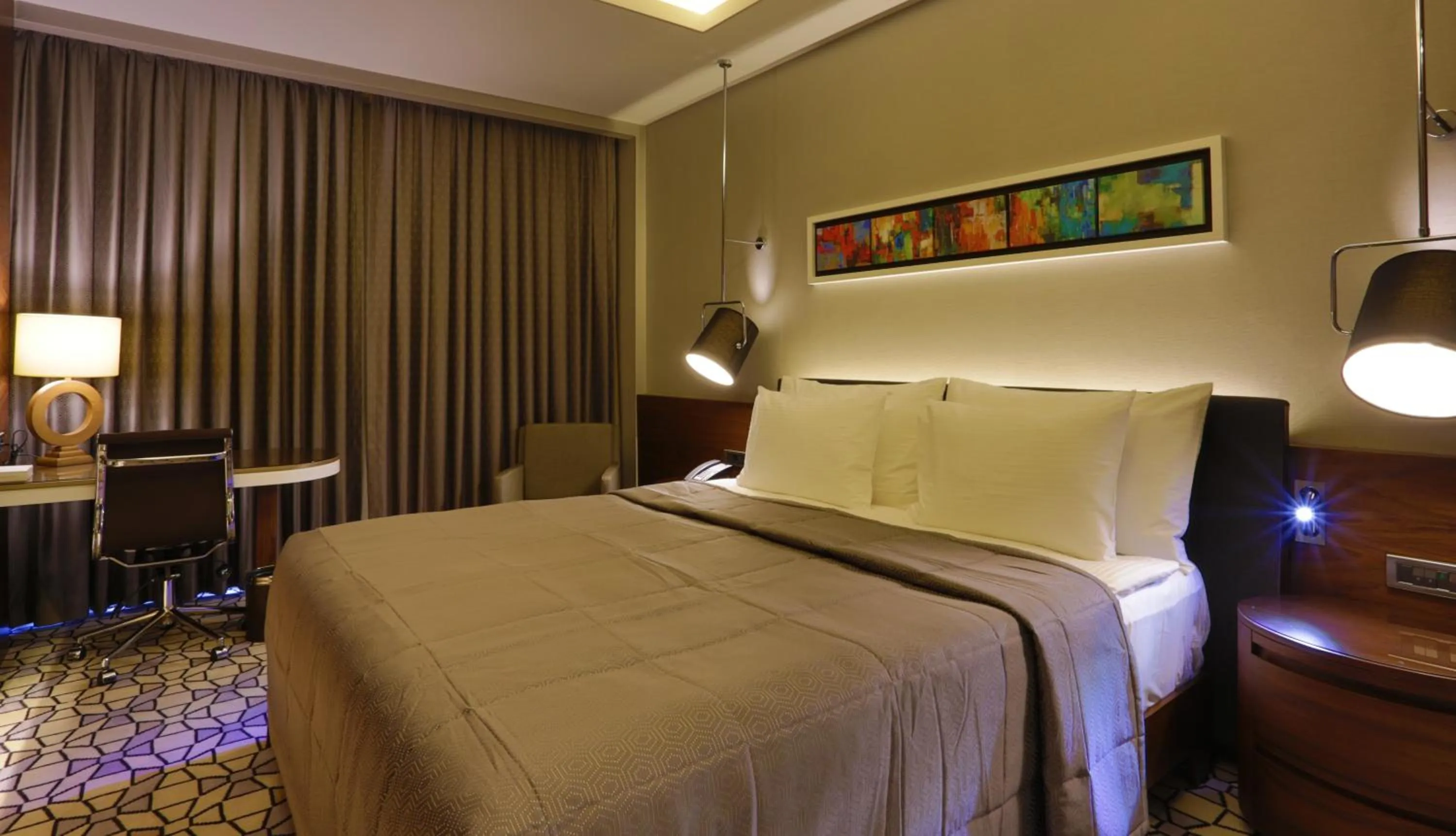 Bedroom, Bed in Royal Stay Palace Hotel