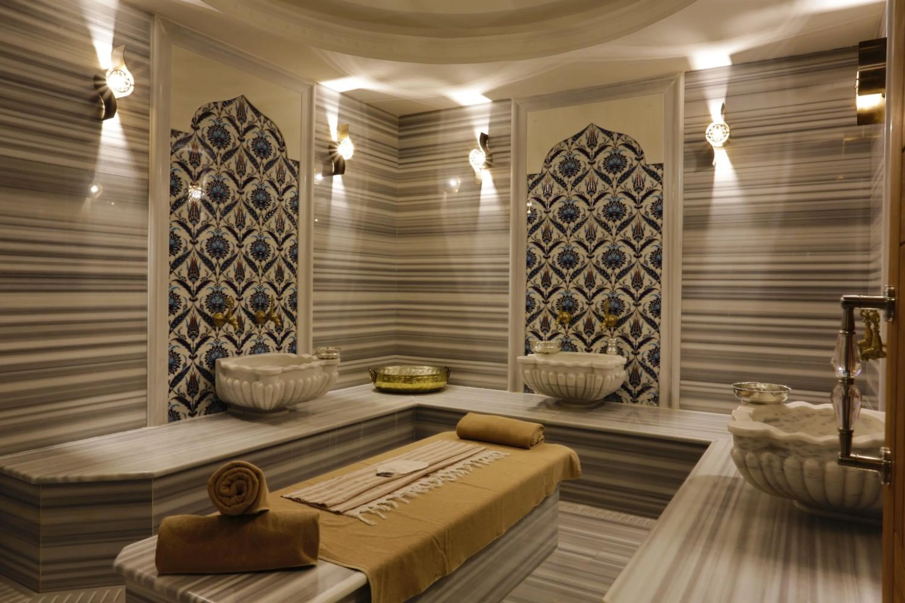 Public Bath in Royal Stay Palace Hotel
