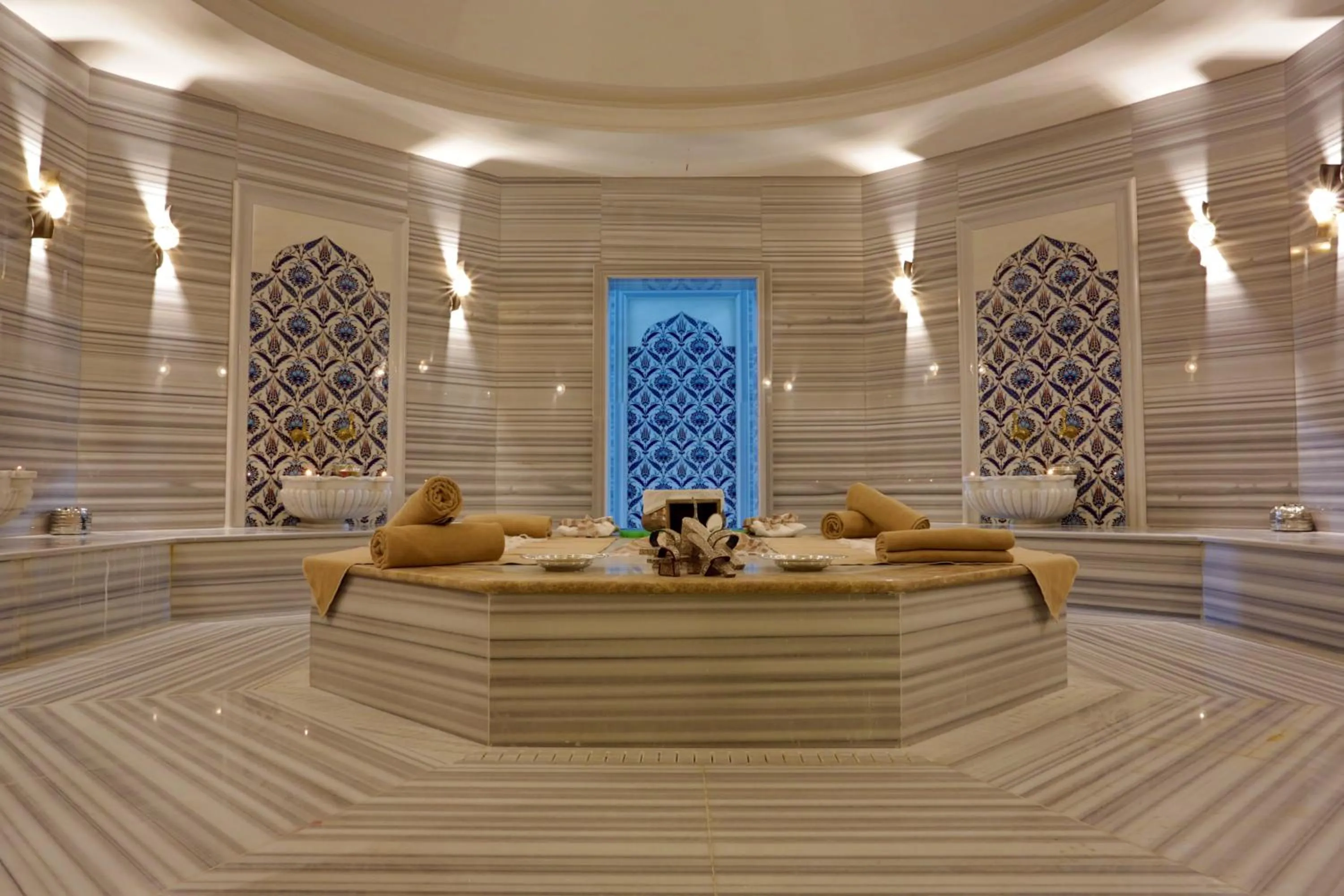 Public Bath in Royal Stay Palace Hotel