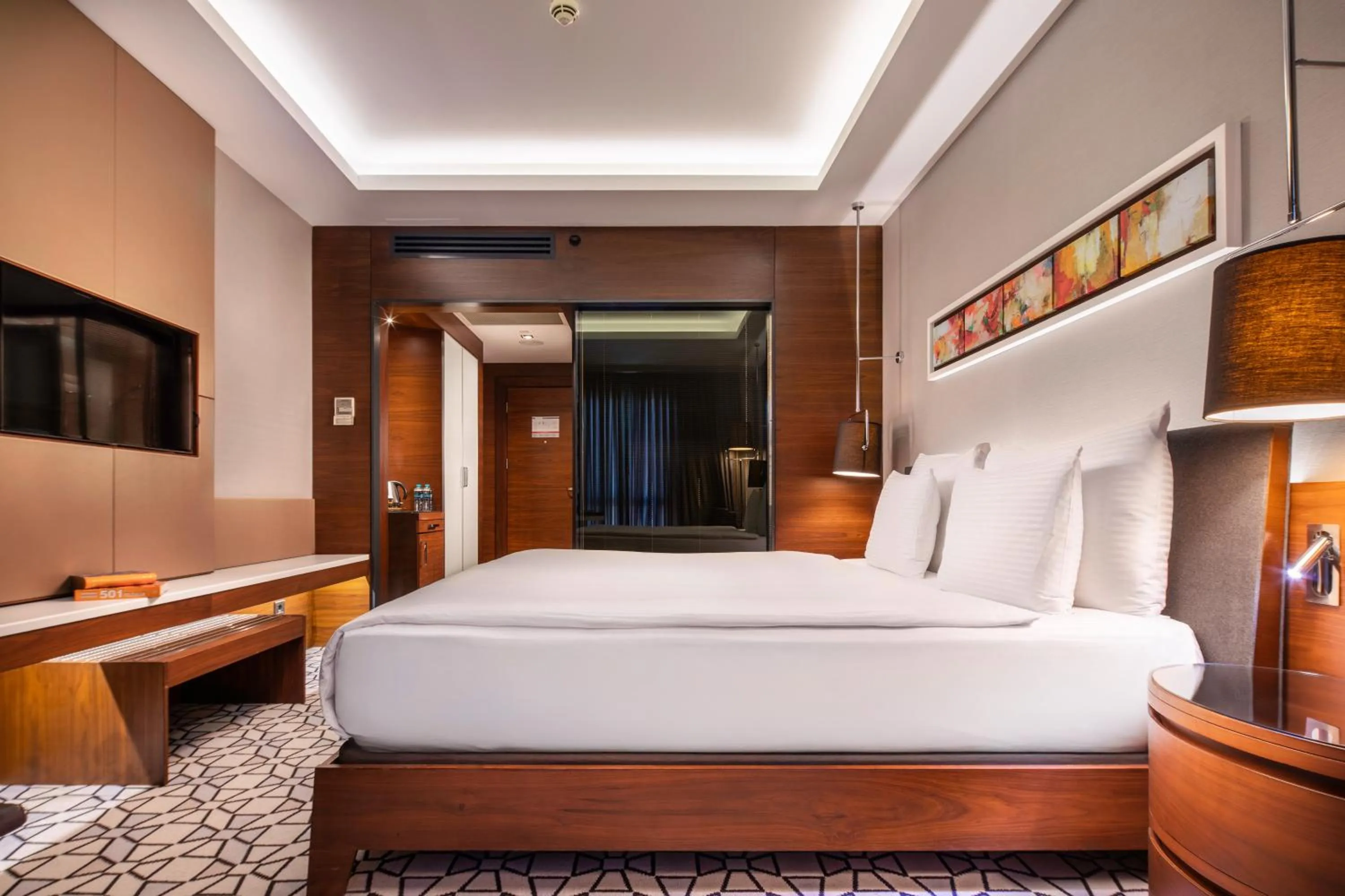 Photo of the whole room, Bed in Grand Harilton Otel