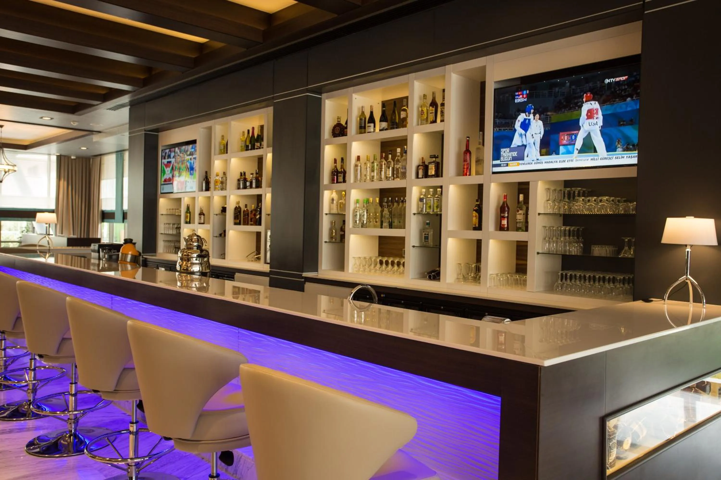 Lounge or bar in Royal Stay Palace Hotel