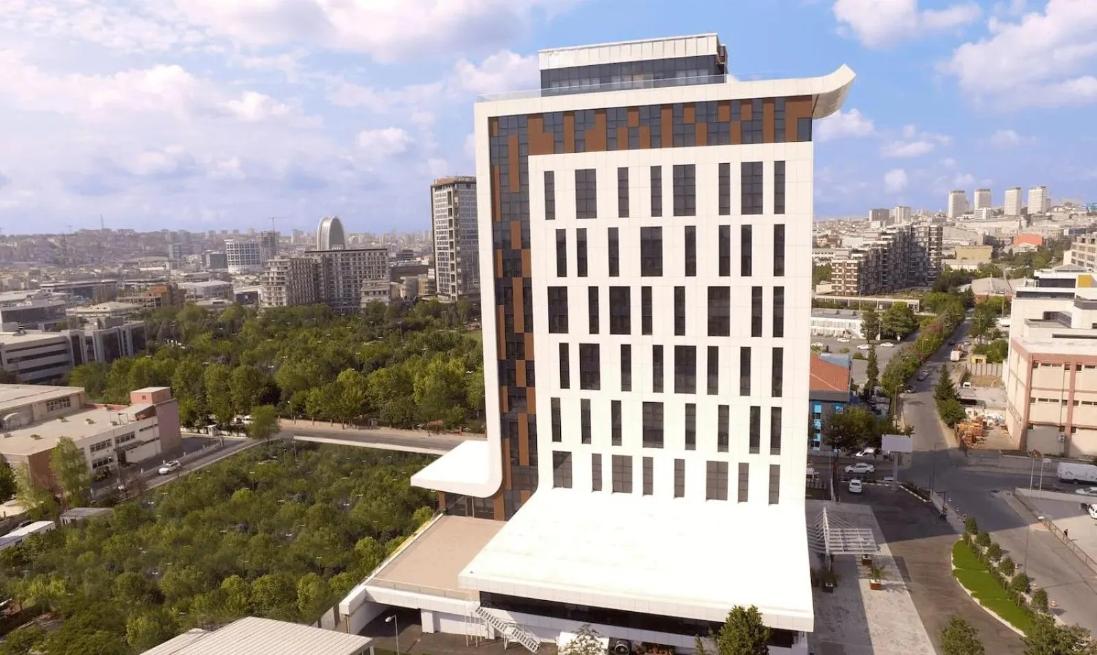 Property building in Grand Harilton Otel