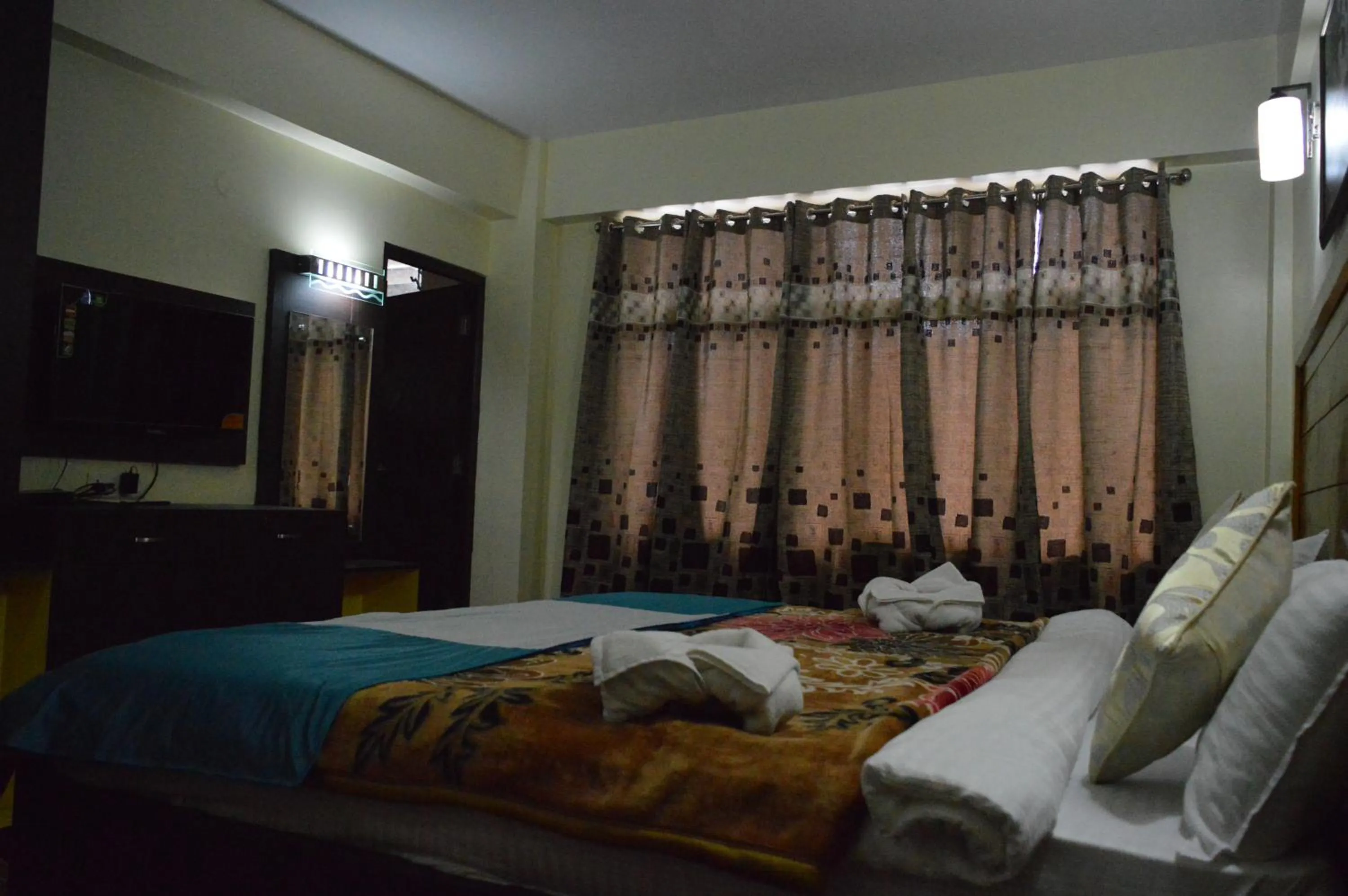 Bed in Hotel Golden Sunrise & Spa