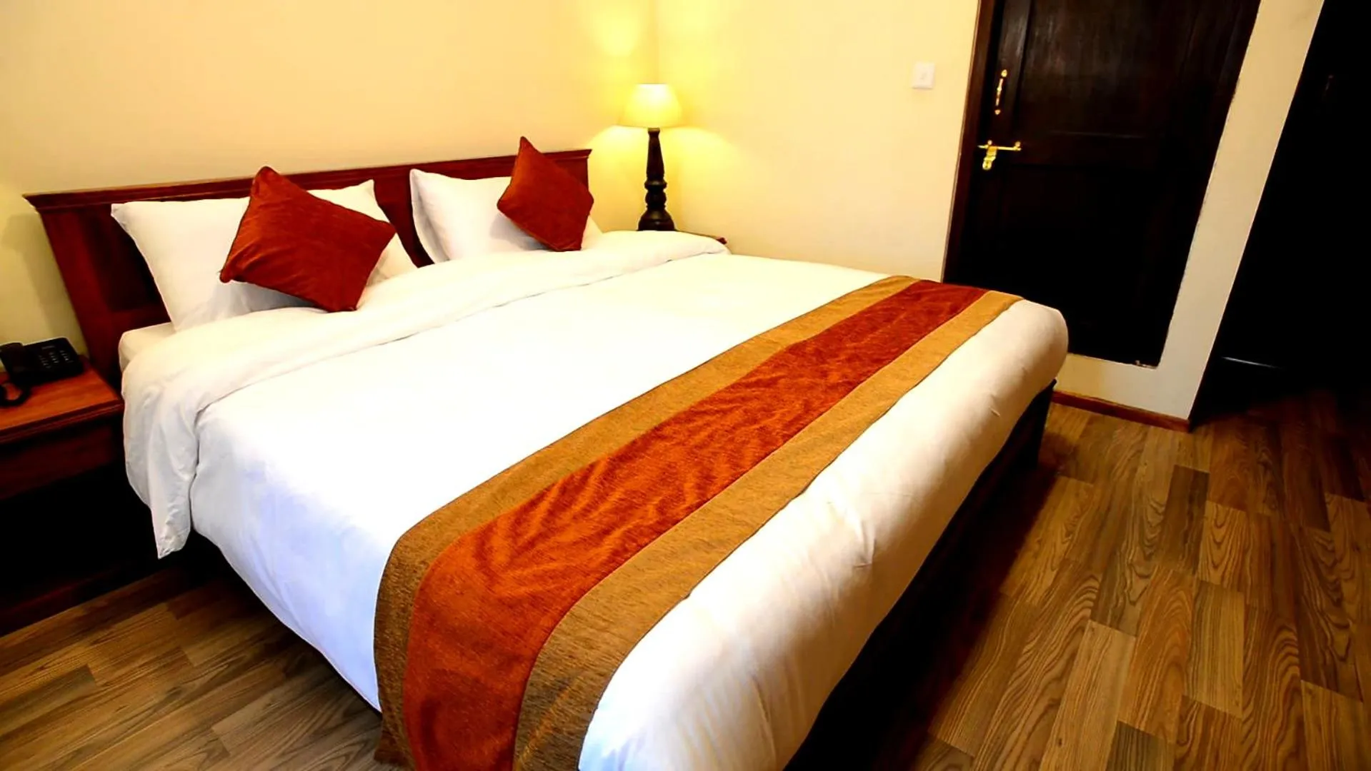 Bed in Hotel Golden Sunrise & Spa