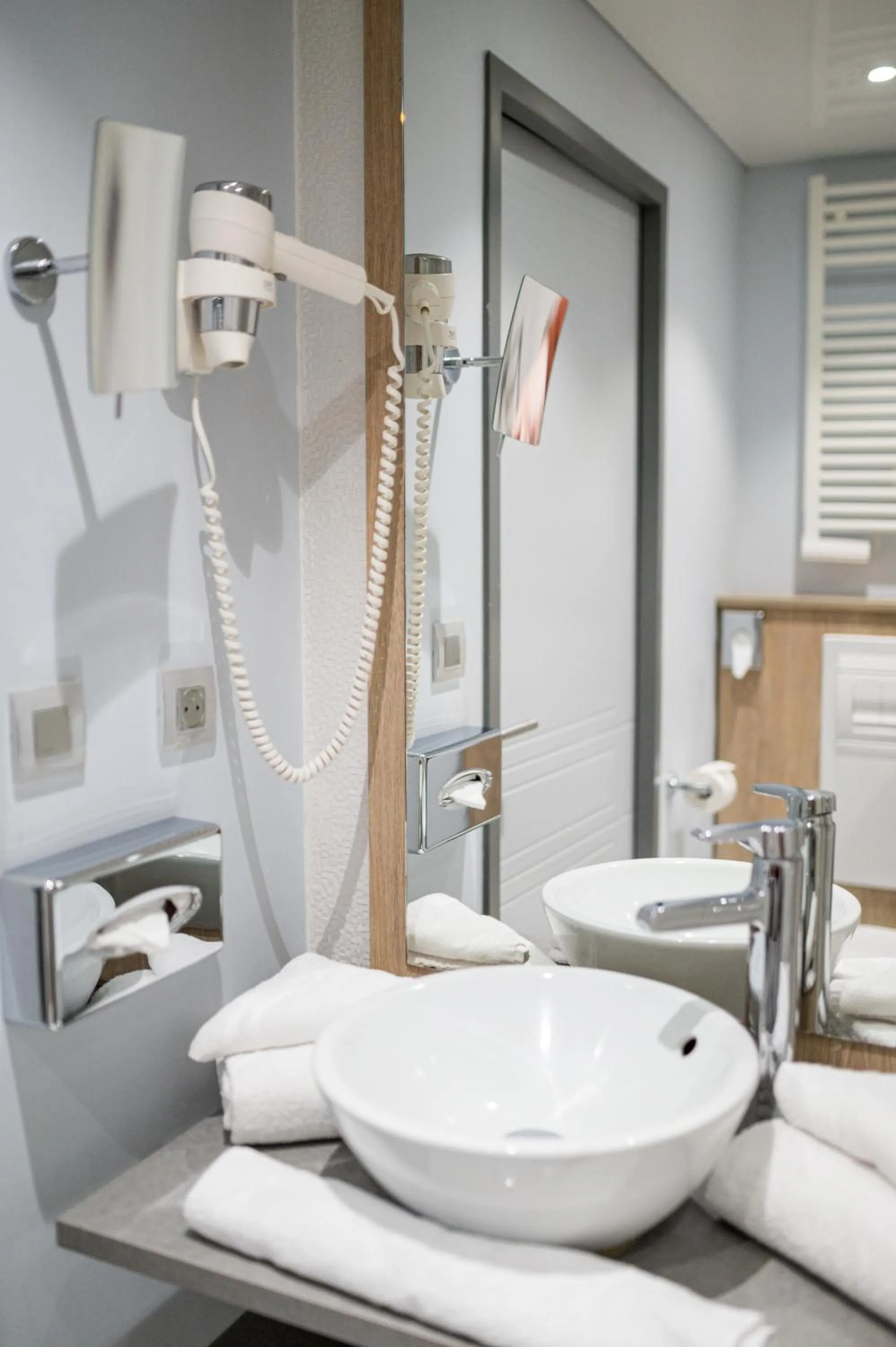 Bathroom in Kyriad Prestige Residence & Spa Cabourg-Dives-sur-Mer