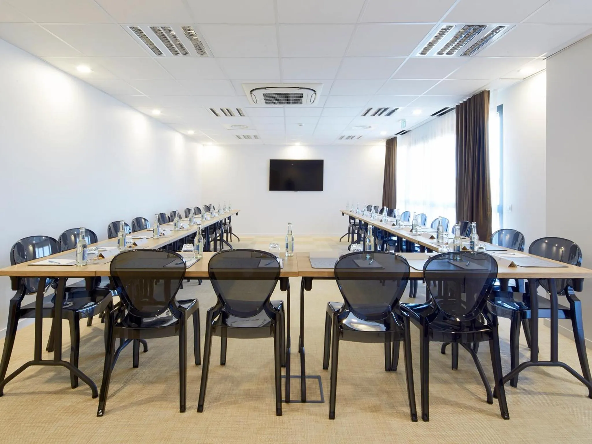 Meeting/conference room in Kyriad Prestige Residence & Spa Cabourg-Dives-sur-Mer