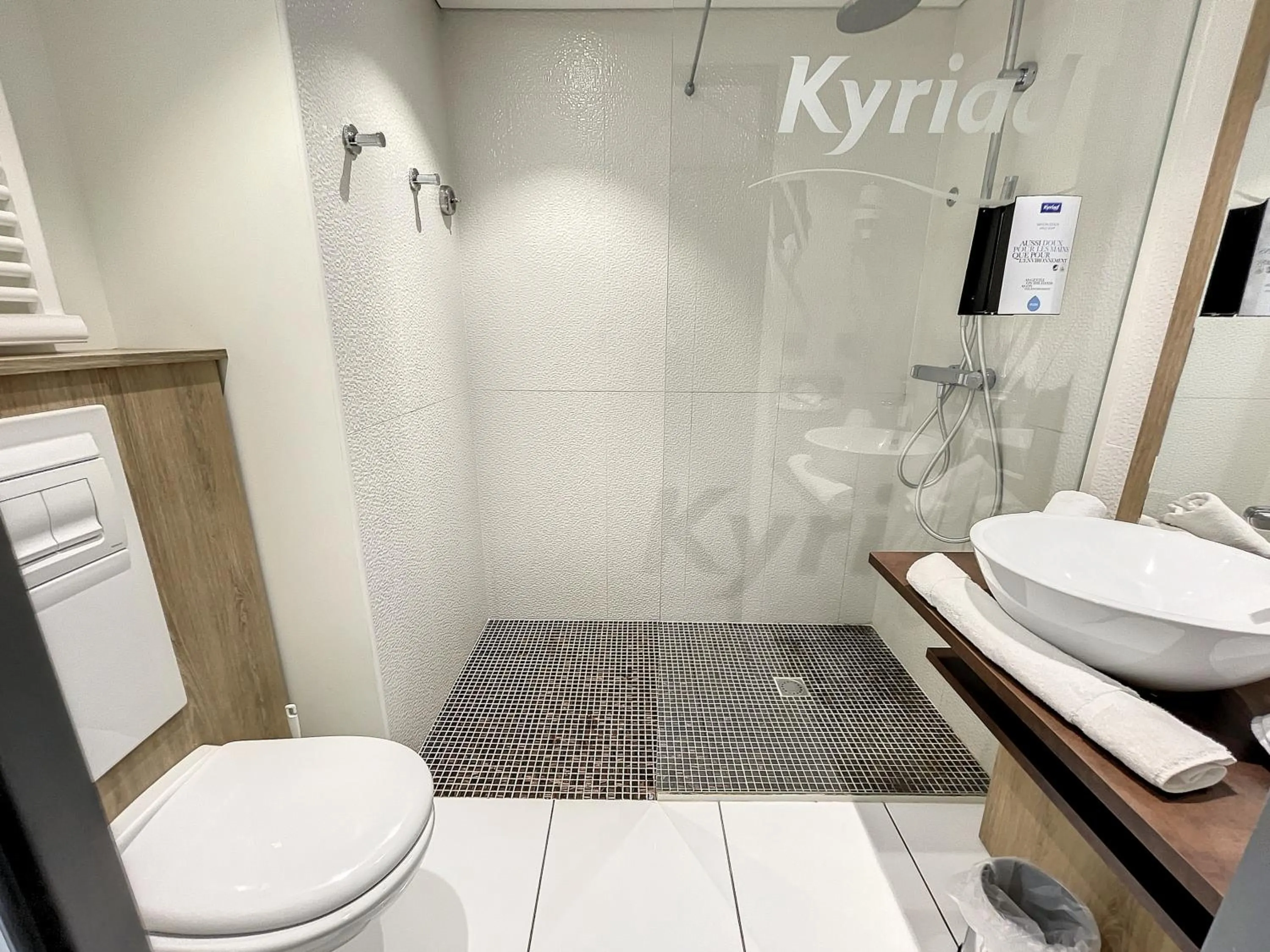 Shower in Kyriad Prestige Residence & Spa Cabourg-Dives-sur-Mer