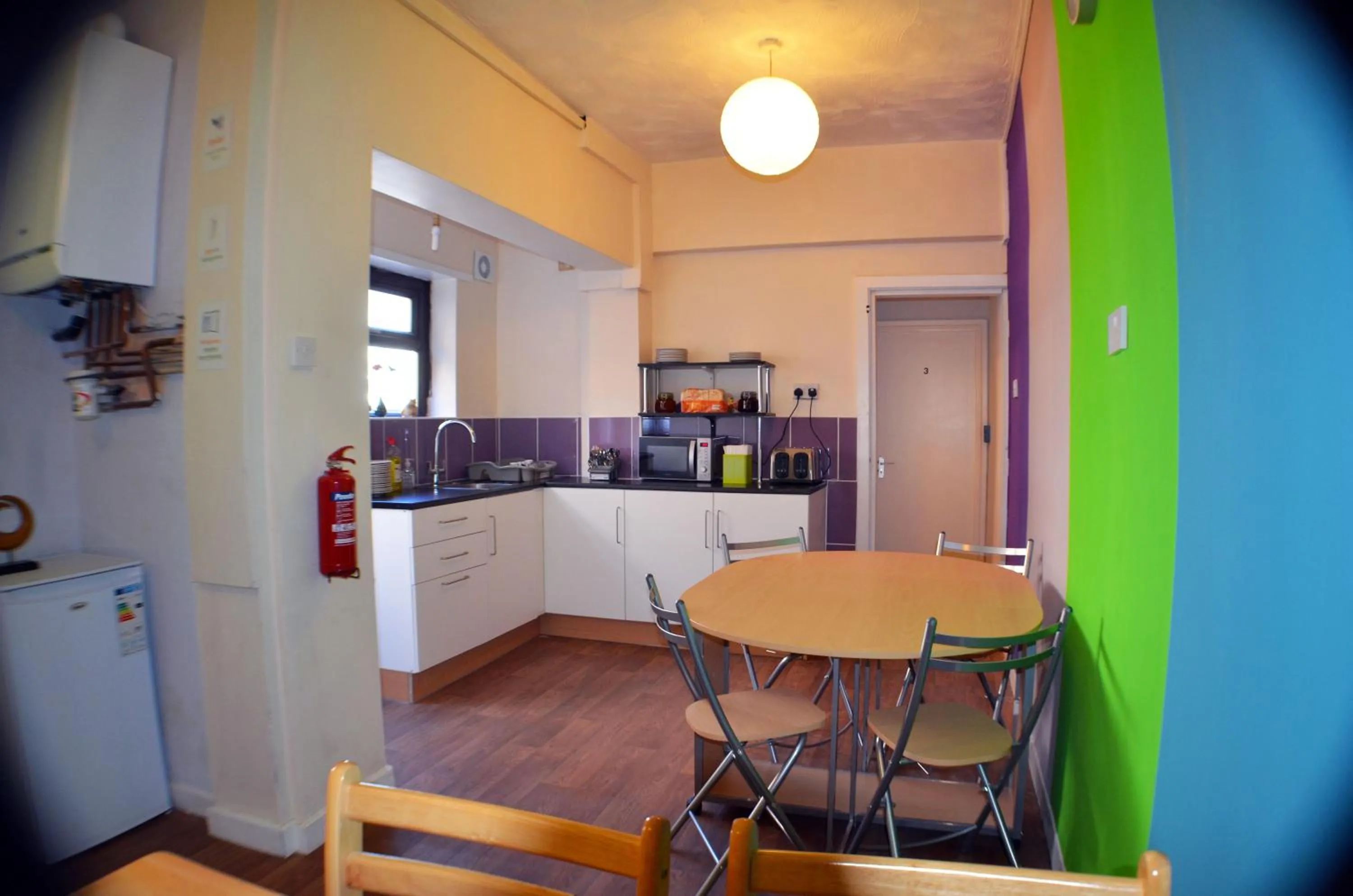 Kitchen or kitchenette in Birchfields Guest House