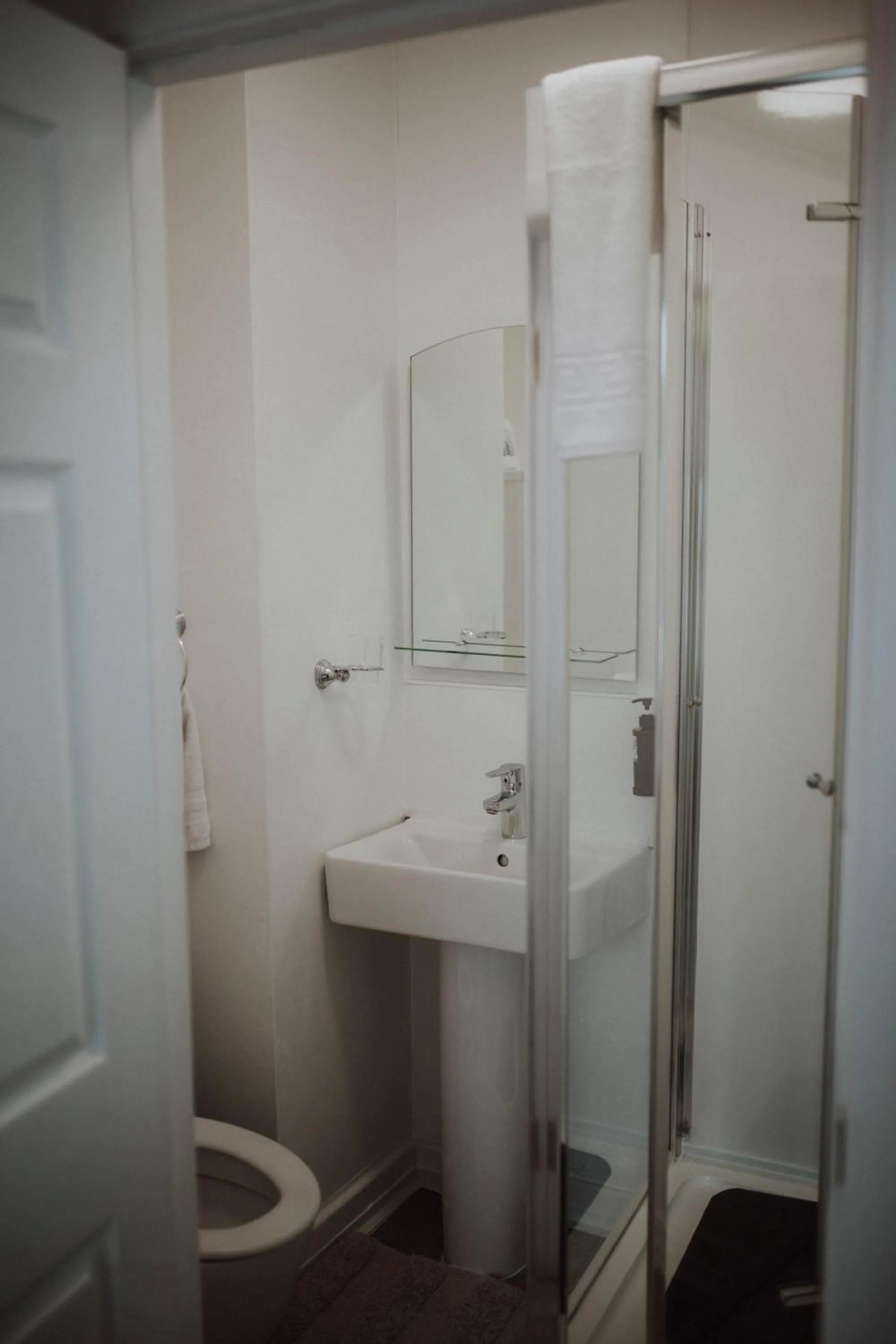 Shower in 16 Pilrig Guest House