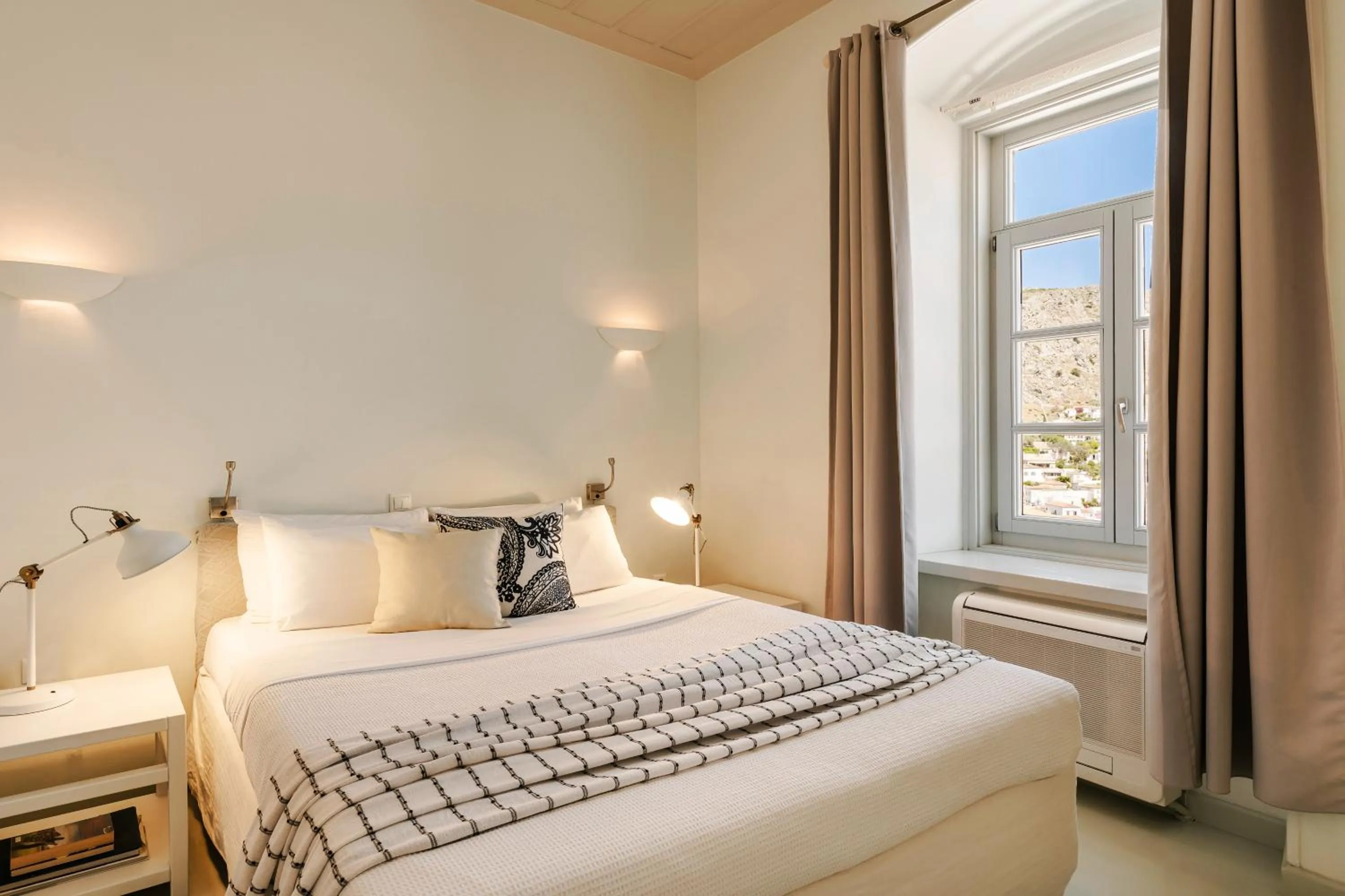 Bedroom, Bed in Hydra Hotel