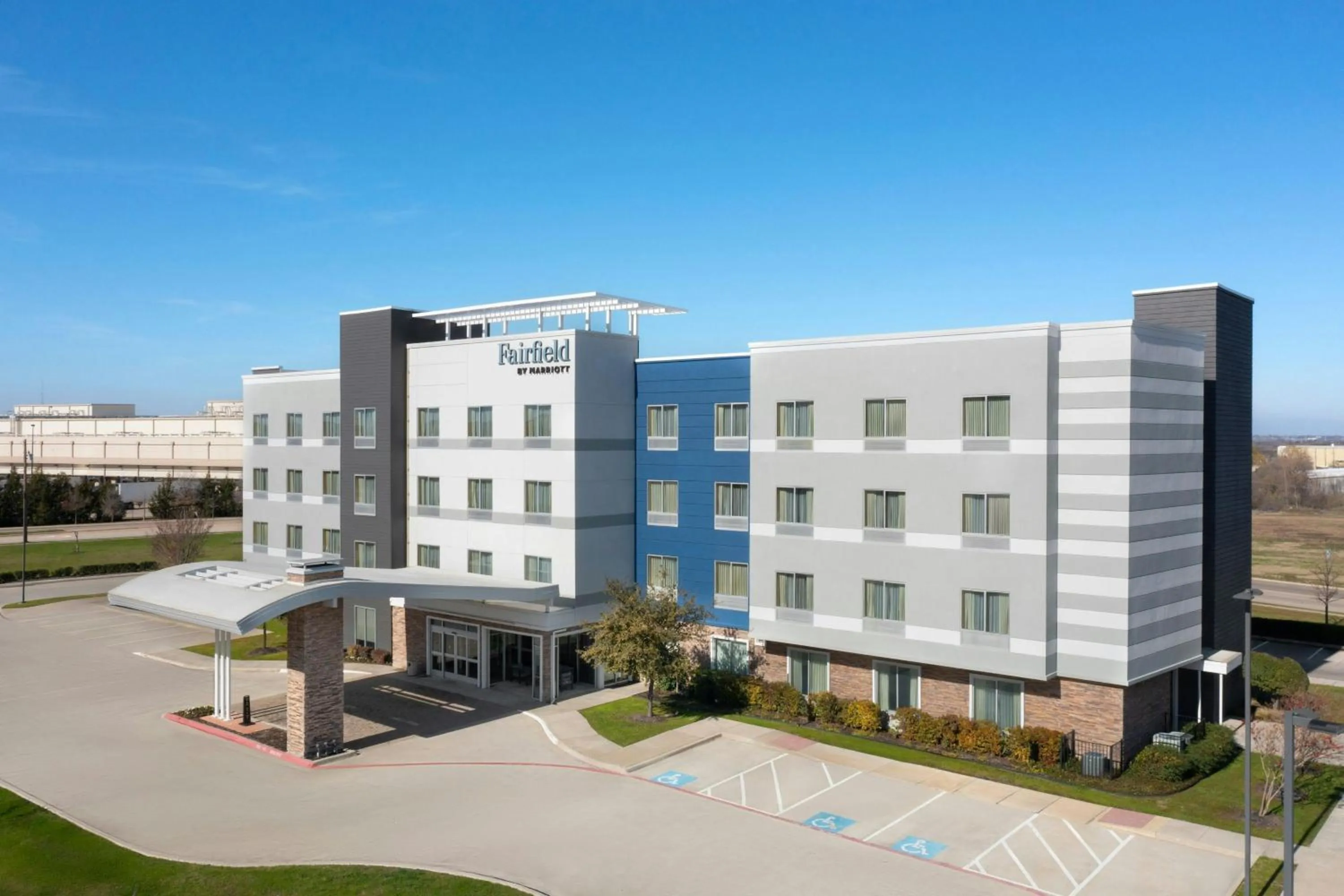 Property building in Fairfield Inn & Suites by Marriott Dallas West/I-30