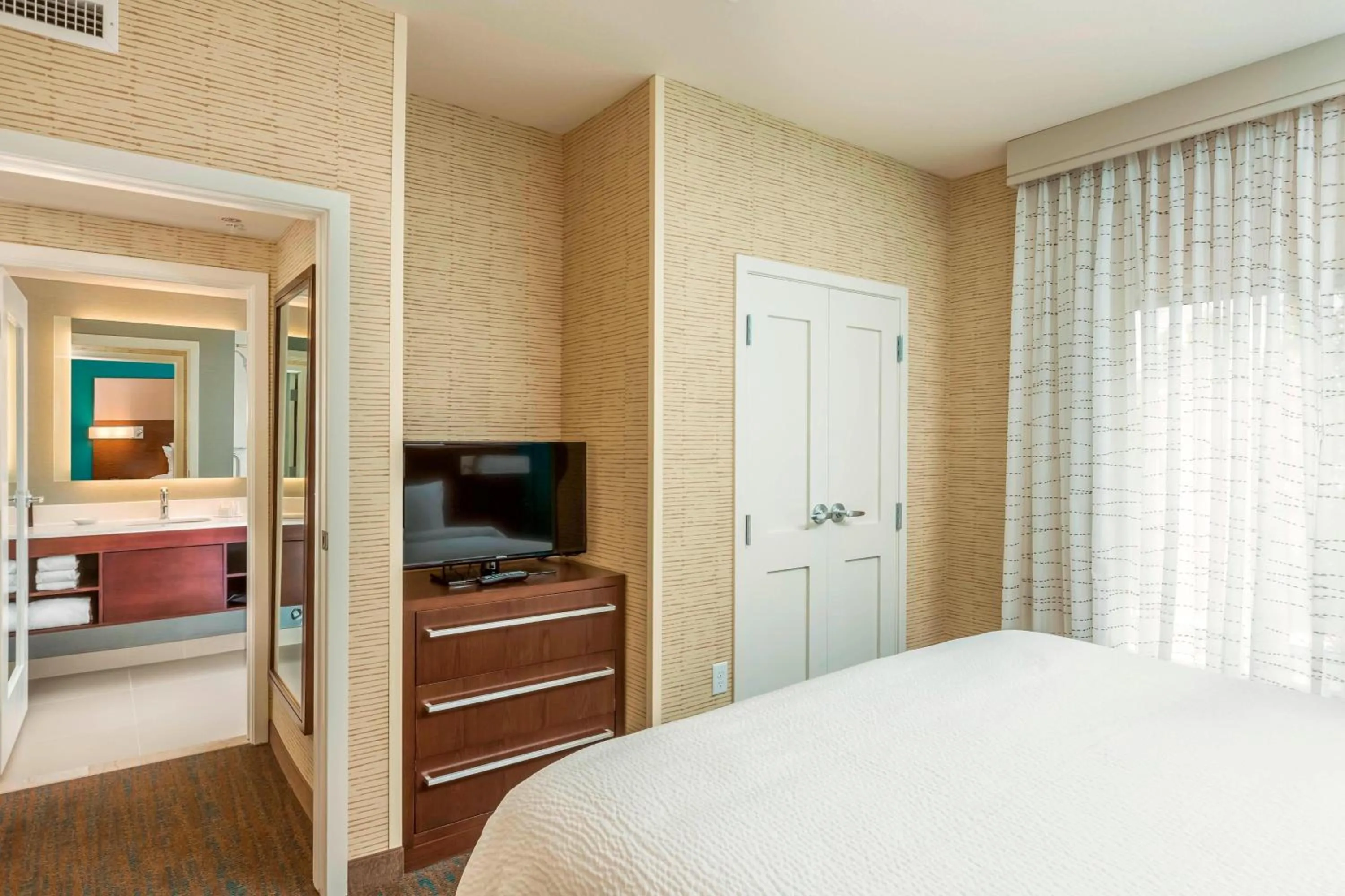 Bedroom, Bed in Residence Inn by Marriott Portland Hillsboro/Brookwood