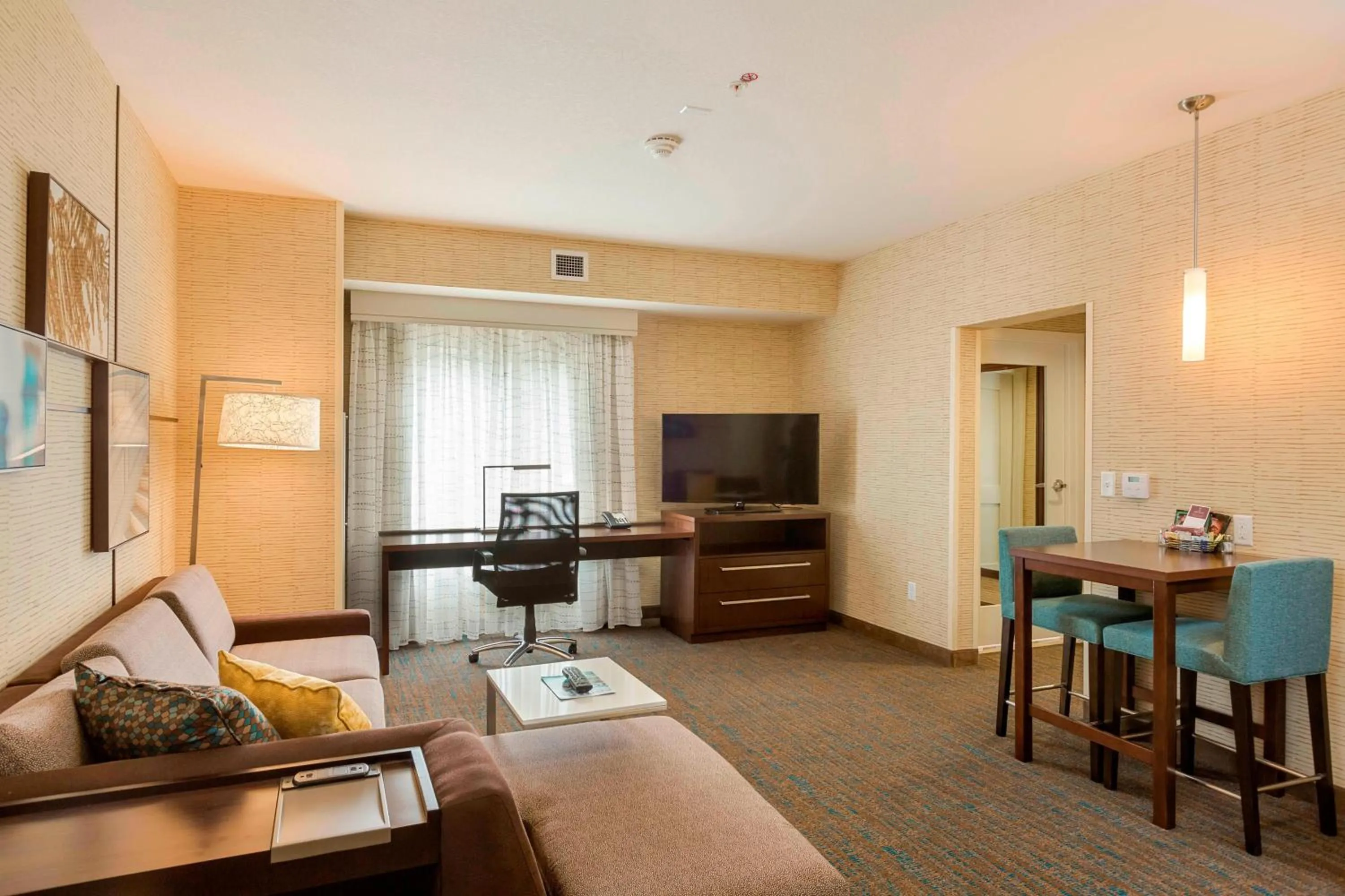 Living room in Residence Inn by Marriott Portland Hillsboro/Brookwood
