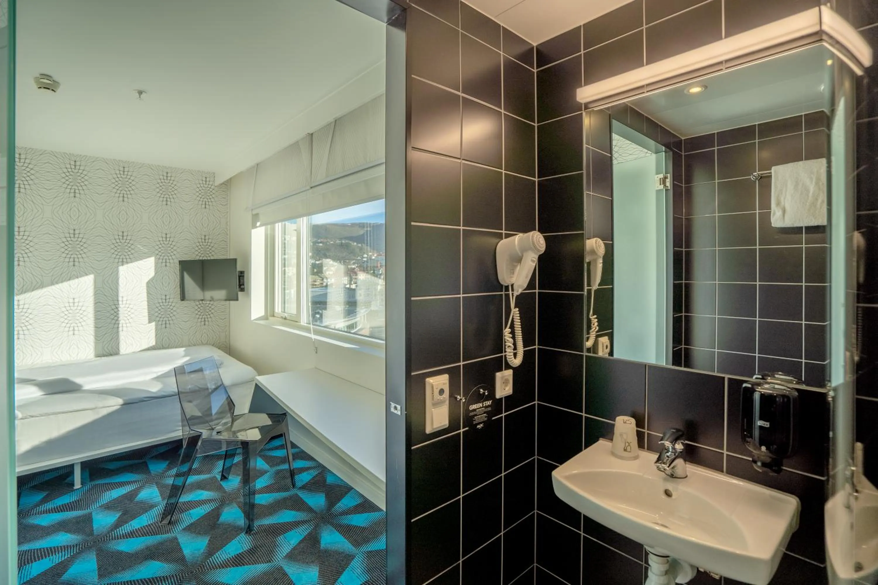 Photo of the whole room, Bed in Prize by Radisson, Solheimsviken Bergen