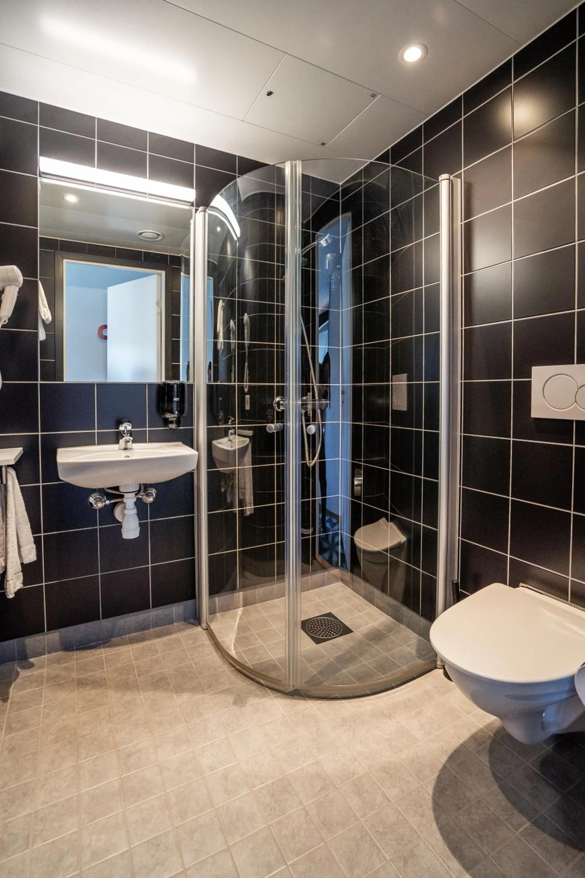 Shower in Prize by Radisson, Solheimsviken Bergen