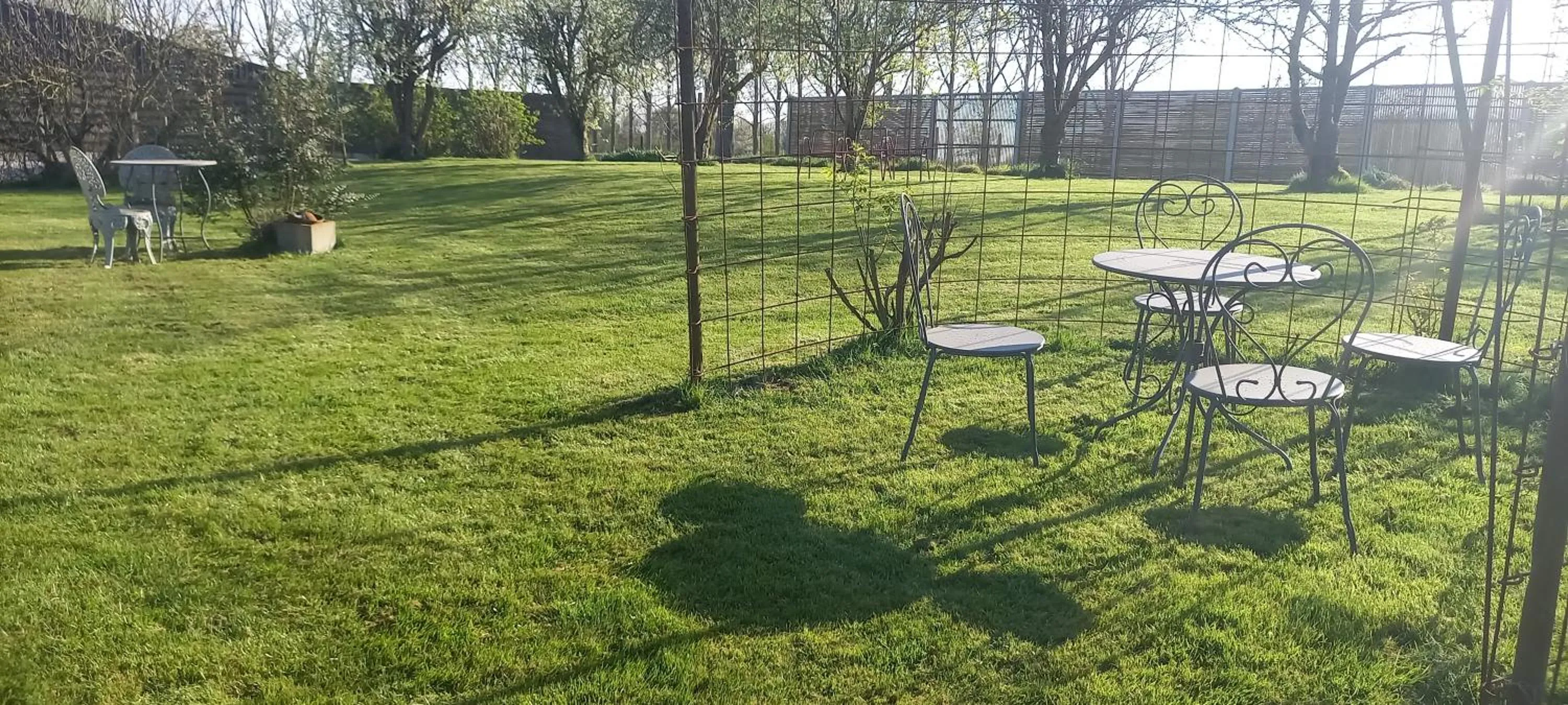 Garden in Chambres D´Hôtes Herbes Folles