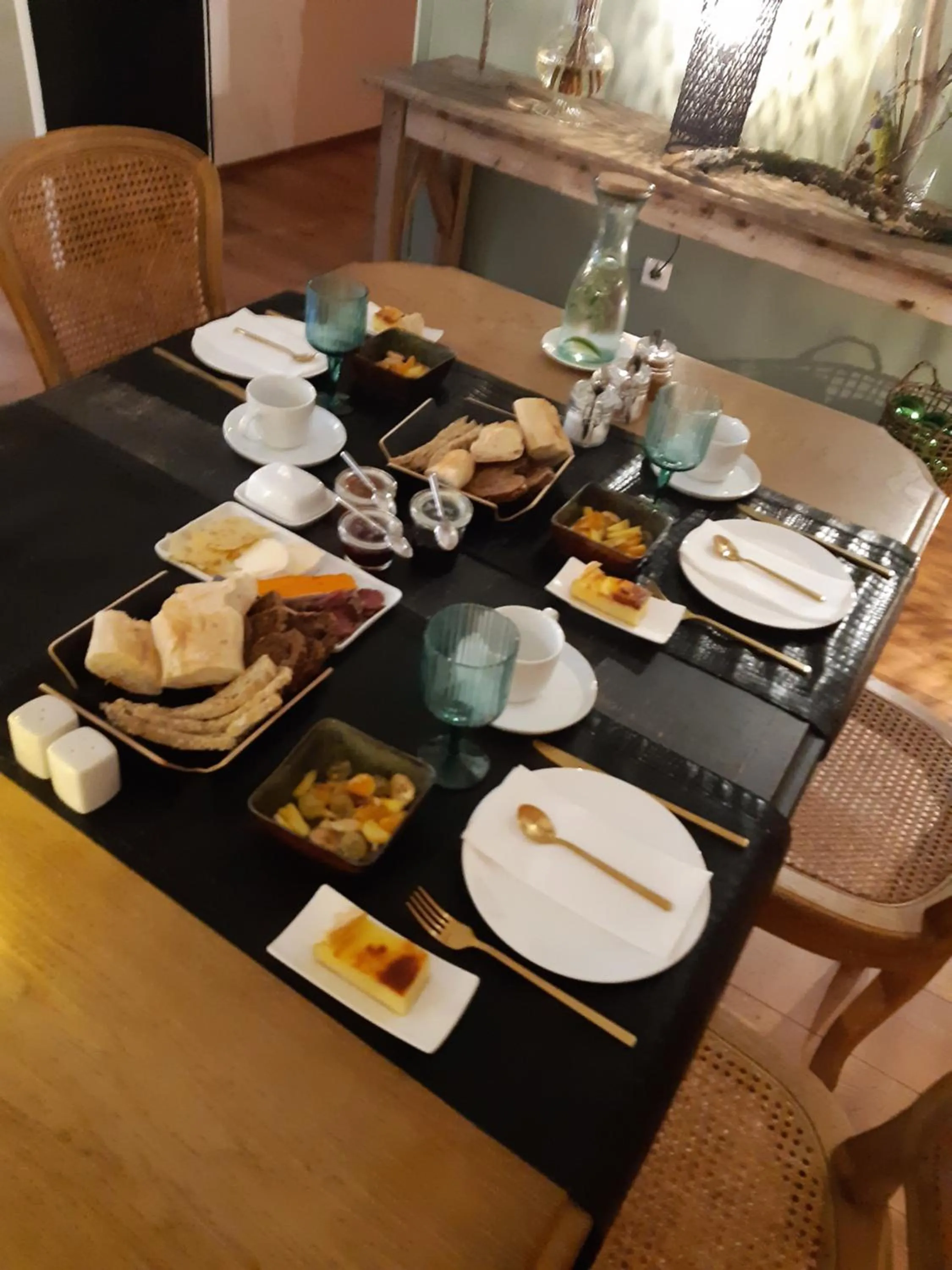 Continental breakfast in Chambres D´Hôtes Herbes Folles