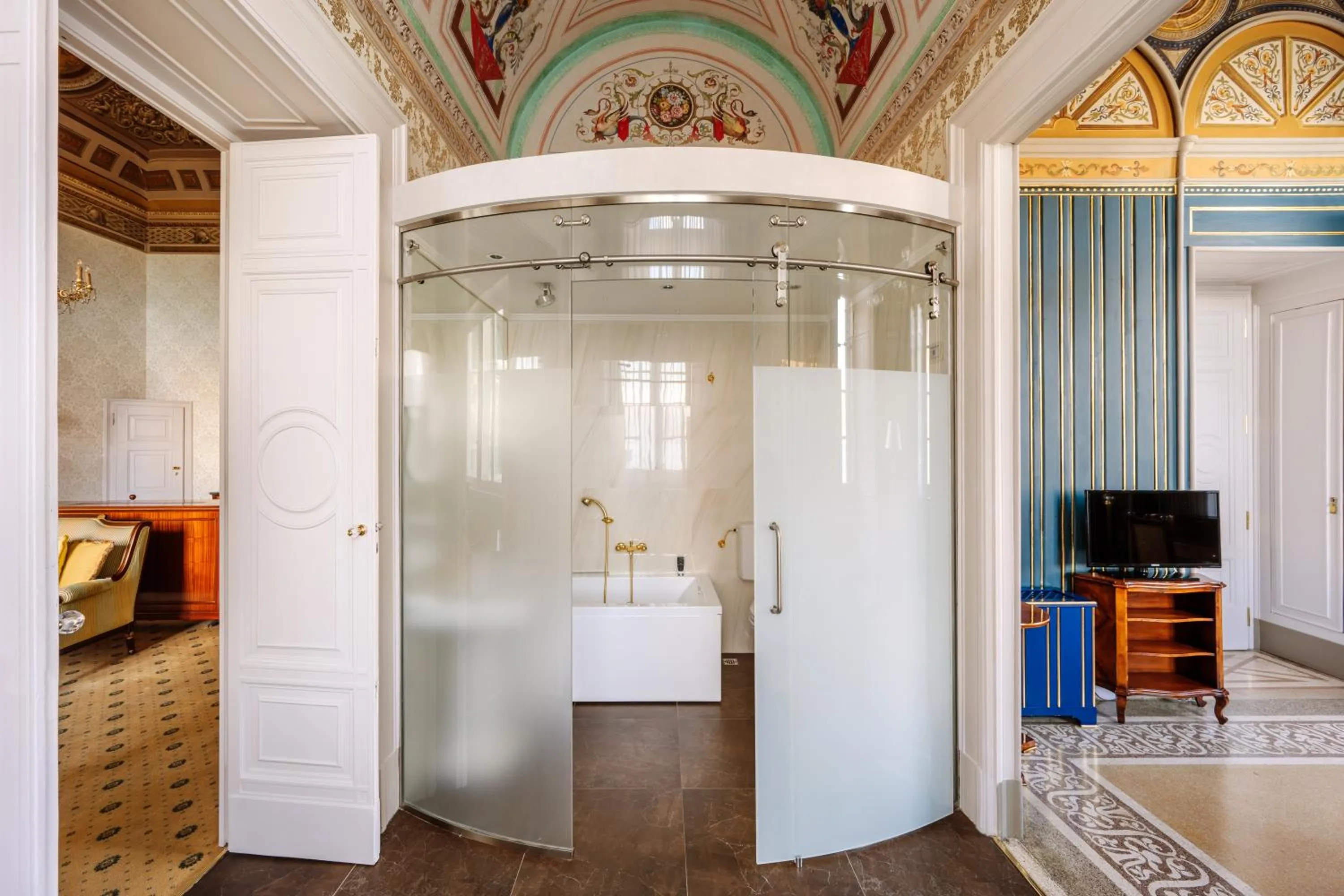 Bathroom in Grand Hotel Villa Serbelloni - A Legendary Hotel