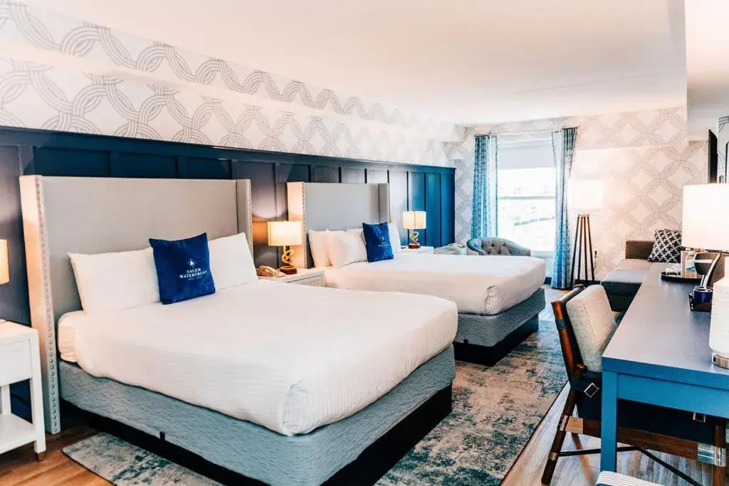 Superior Queen Room in Salem Waterfront Hotel & Suites Superior Queen Room in Salem Waterfront Hotel & Suites