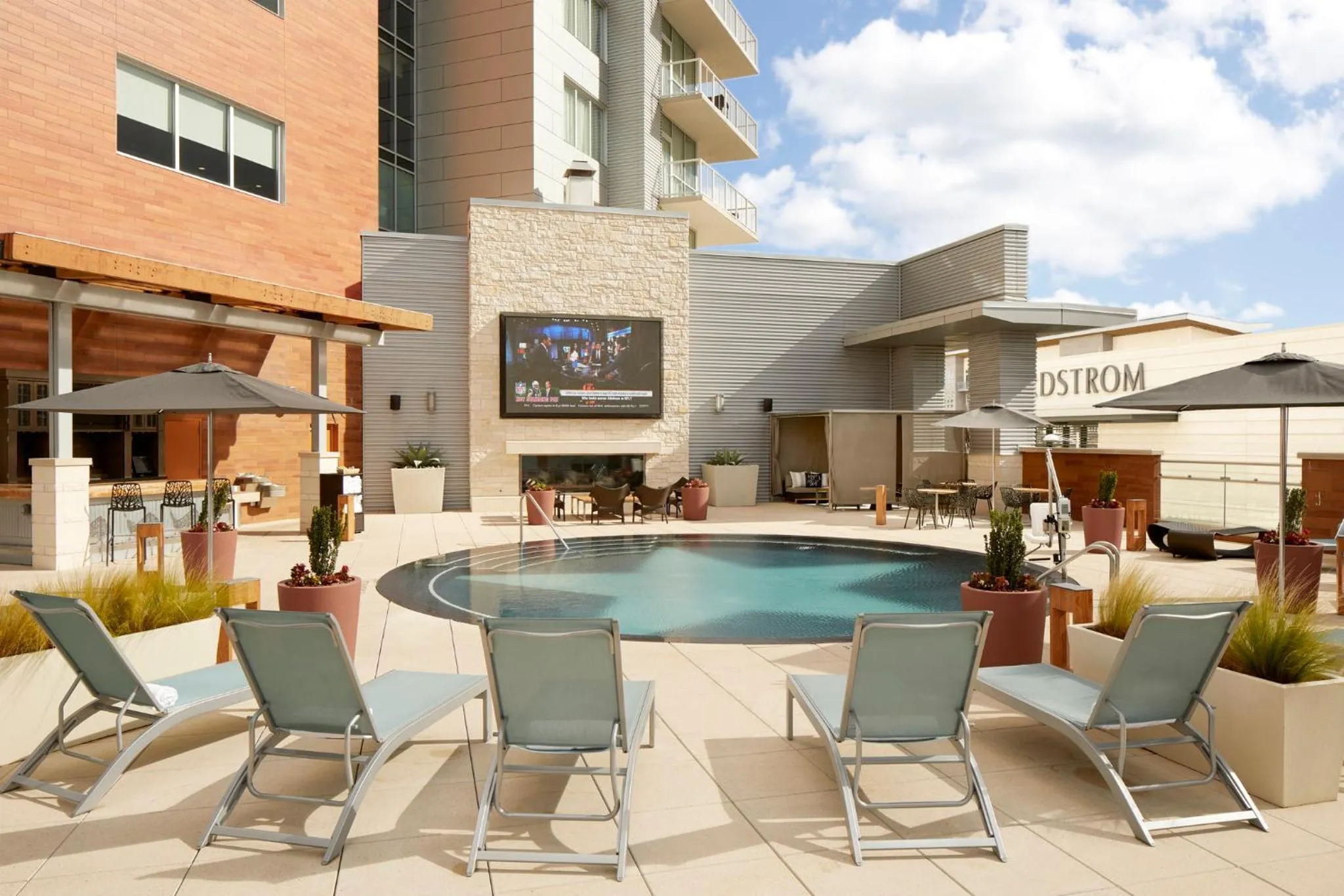 Swimming pool in Archer Hotel Austin