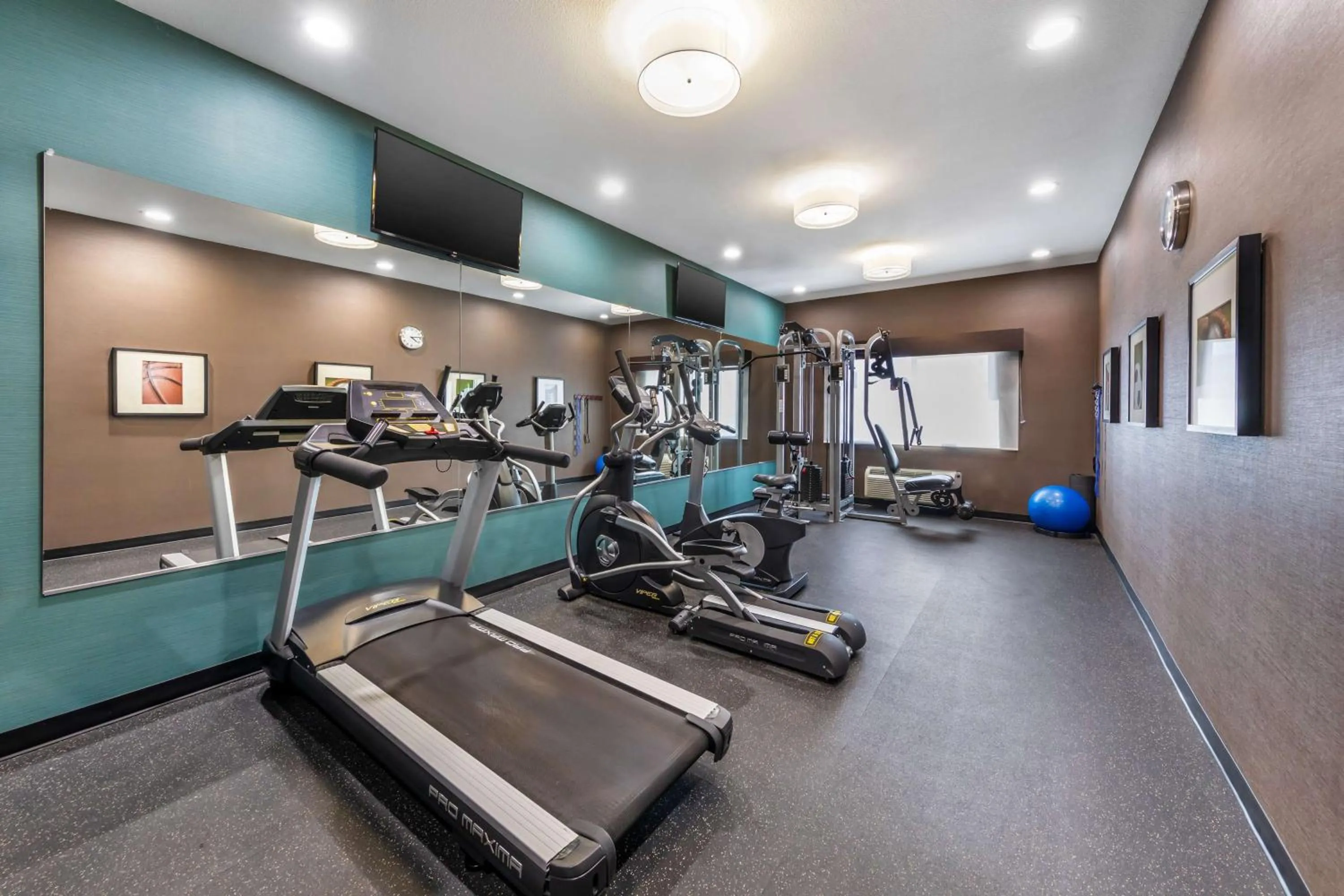 Fitness centre/facilities in Best Western Plus Taft Inn