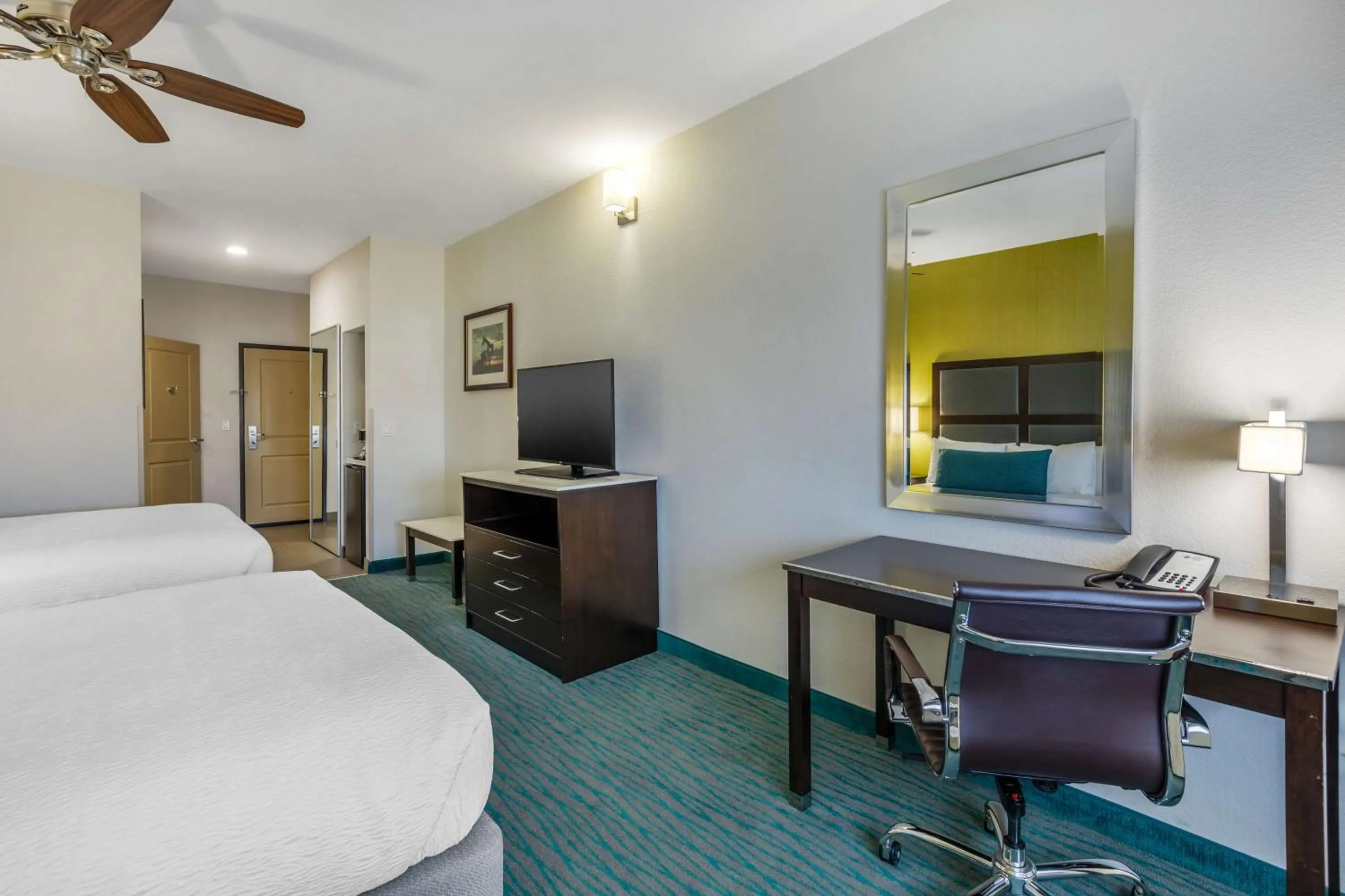 Bedroom, Bed in Best Western Plus Taft Inn