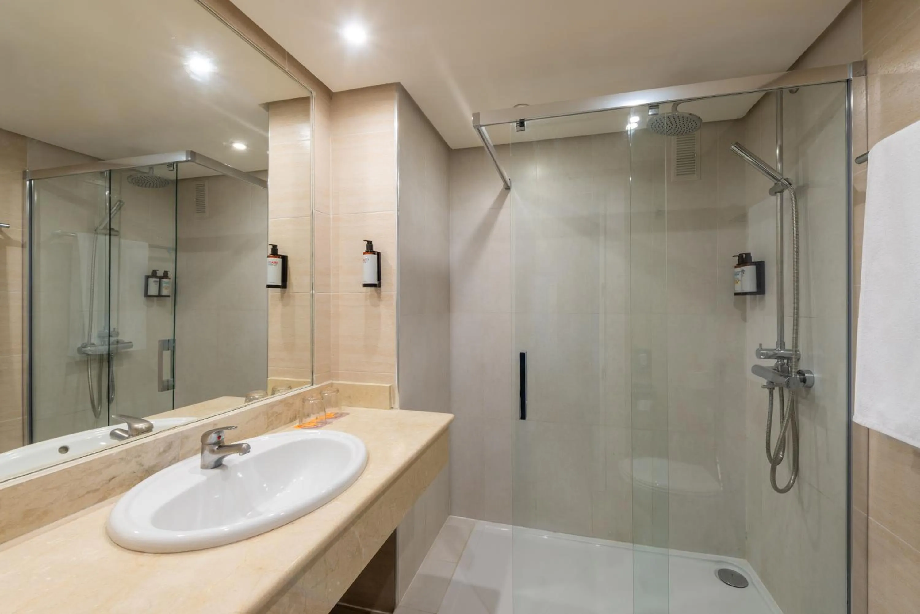 Shower in Hotel Ocean House Costa del Sol, Affiliated by Meliá