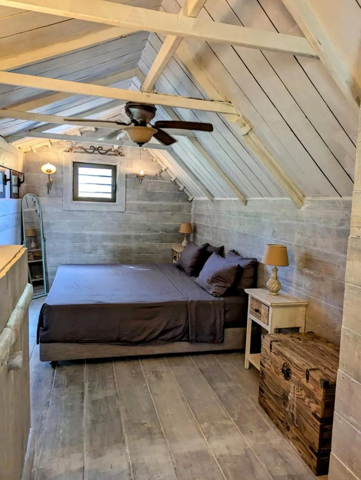 Bedroom, Bed in Chalet De Tahiti