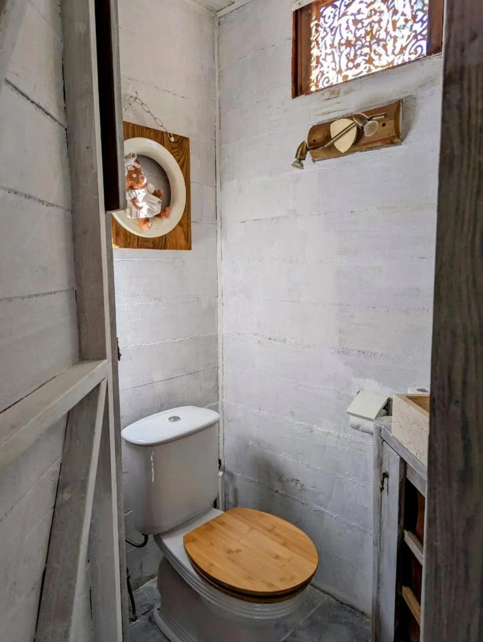 Toilet in Chalet De Tahiti