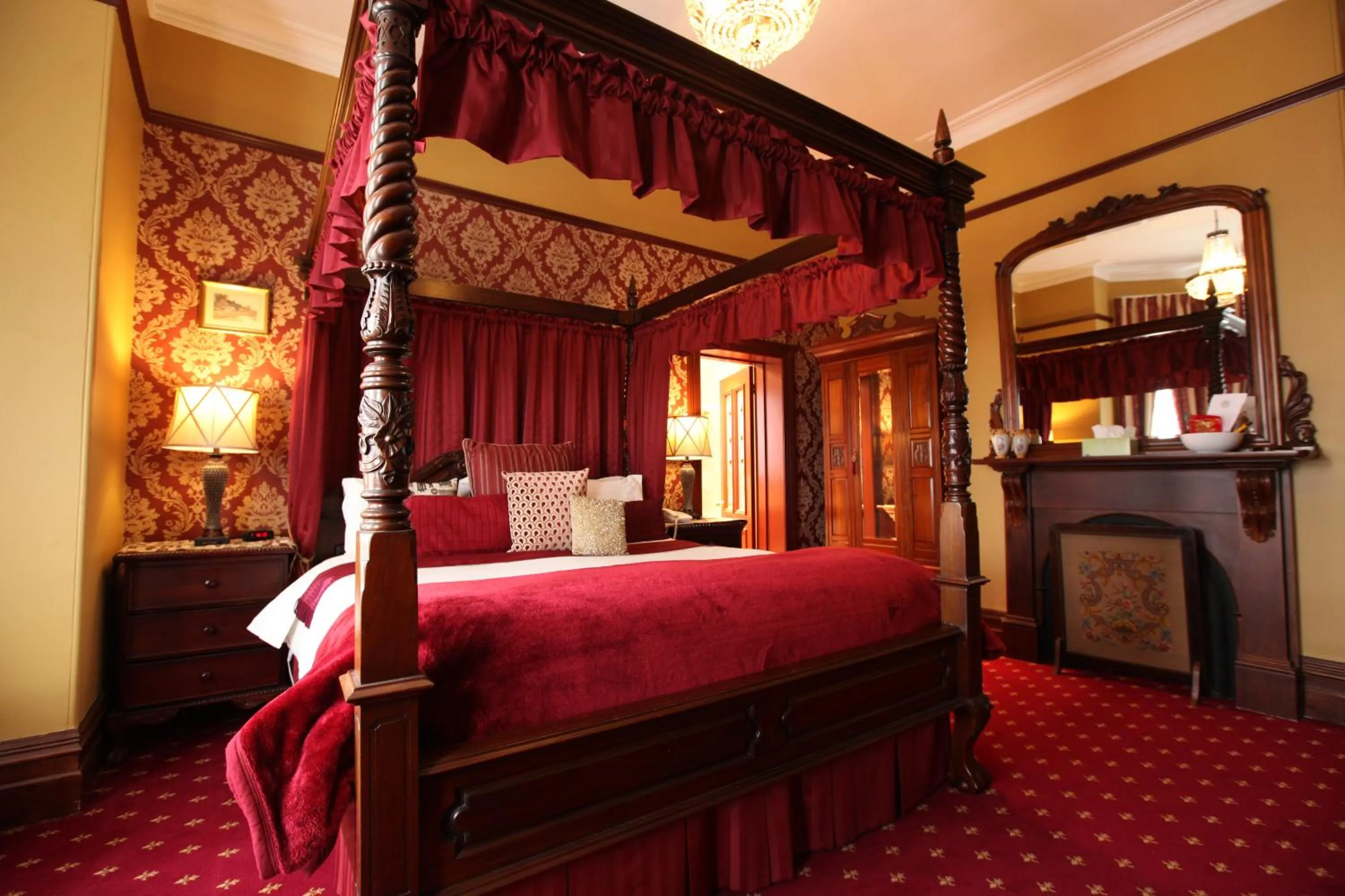 Bedroom, Bed in The Grand On Macfie