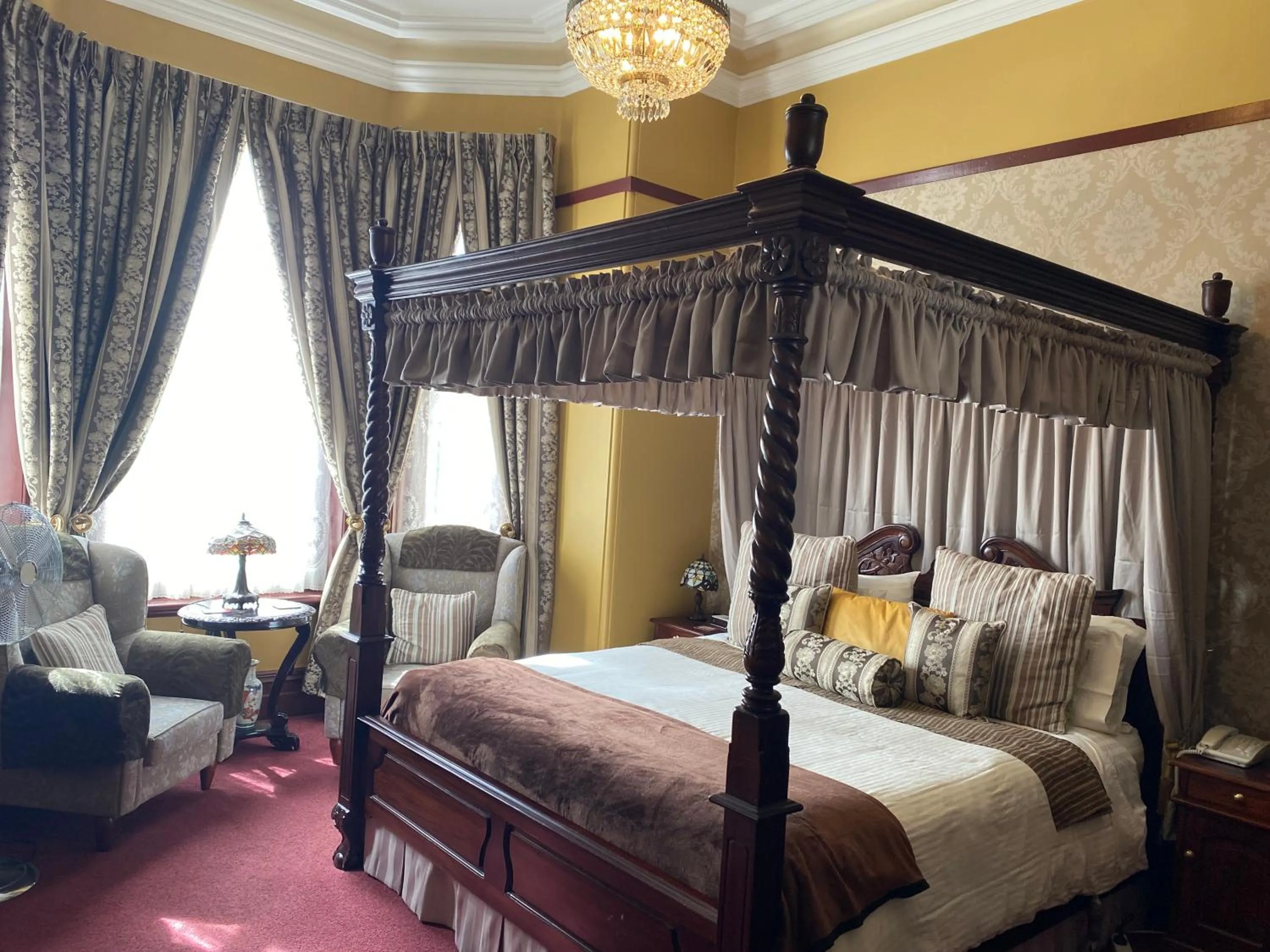 Seating area, Bed in The Grand On Macfie