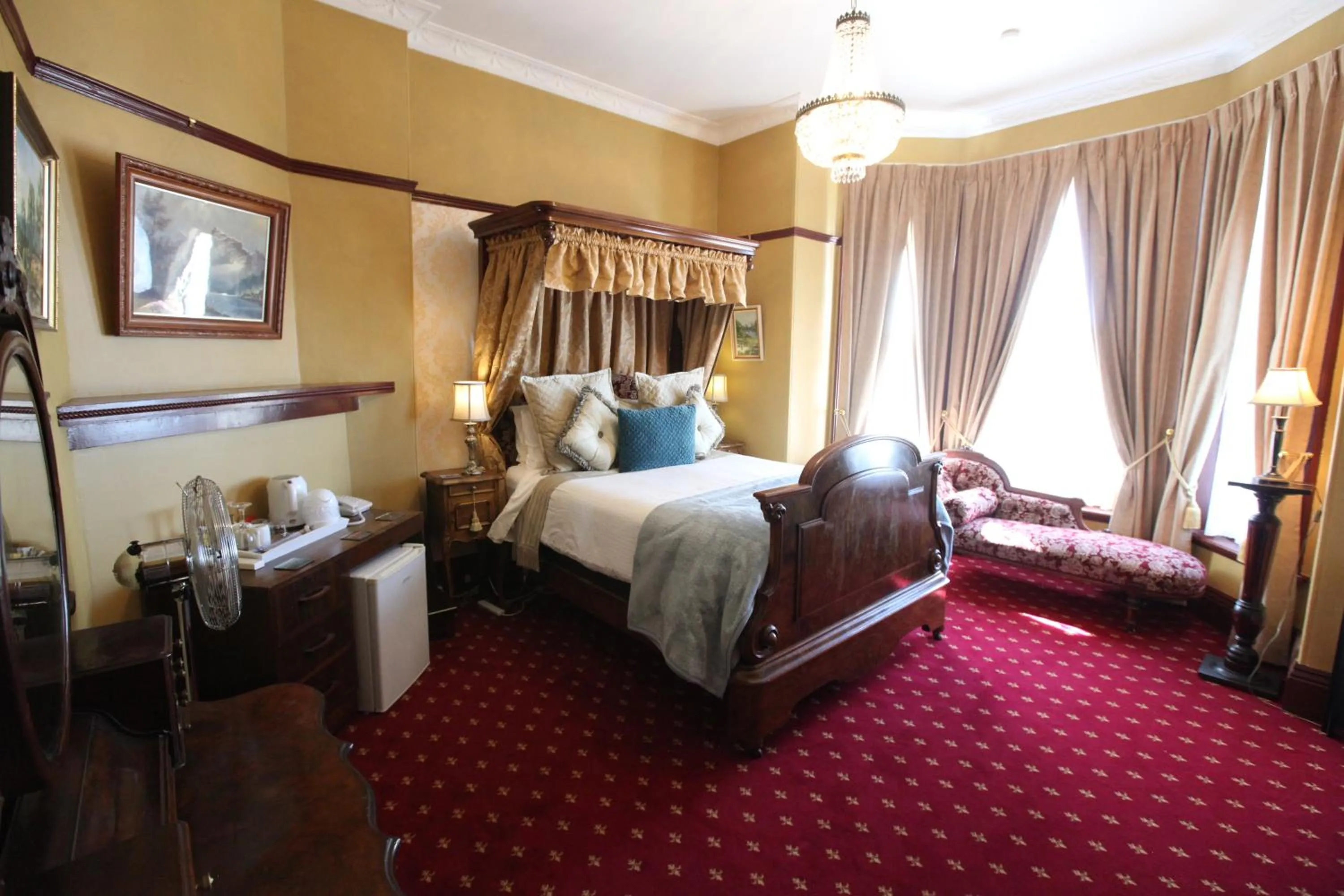 Bedroom, Bed in The Grand On Macfie