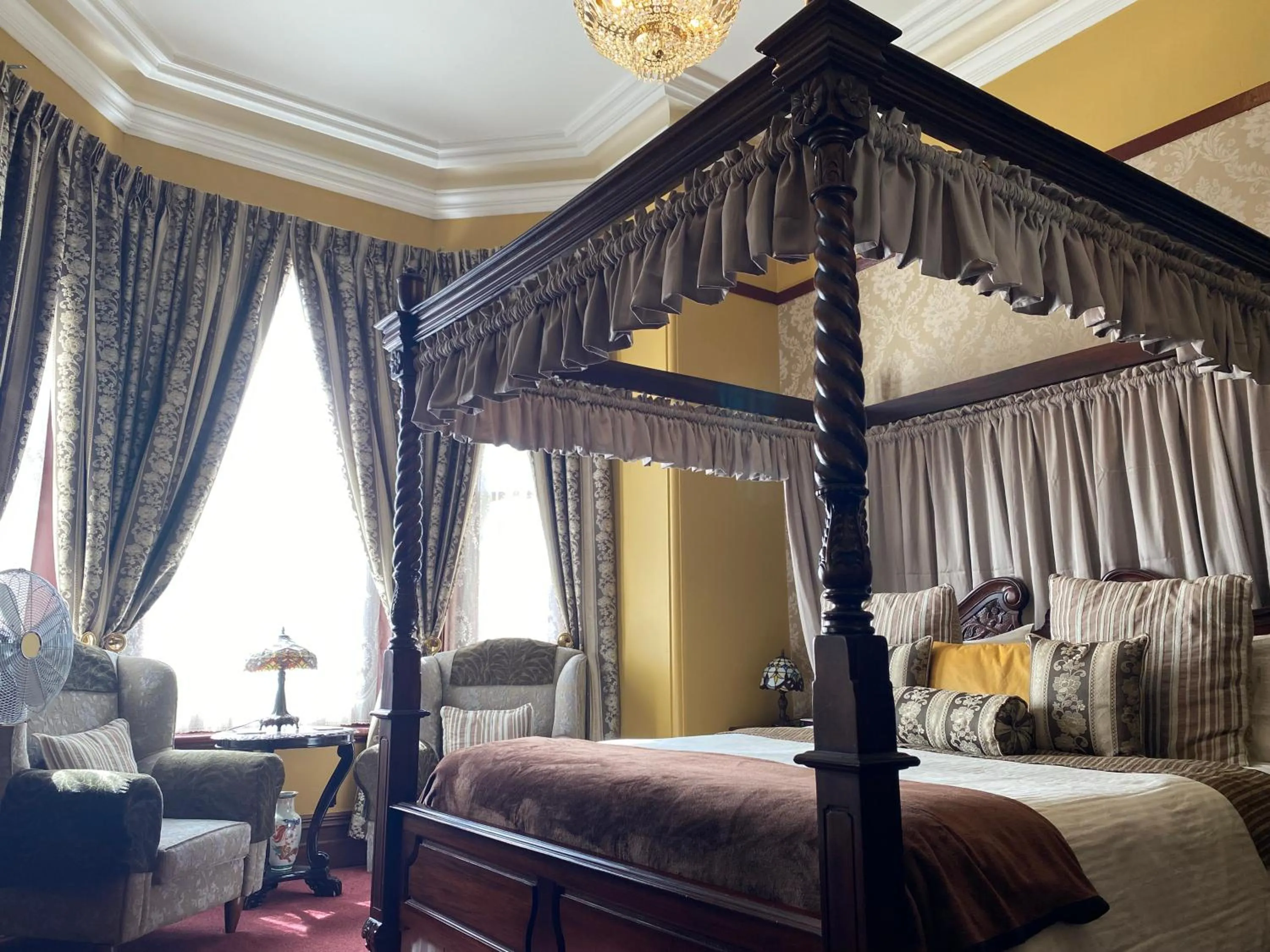 Seating area, Bed in The Grand On Macfie