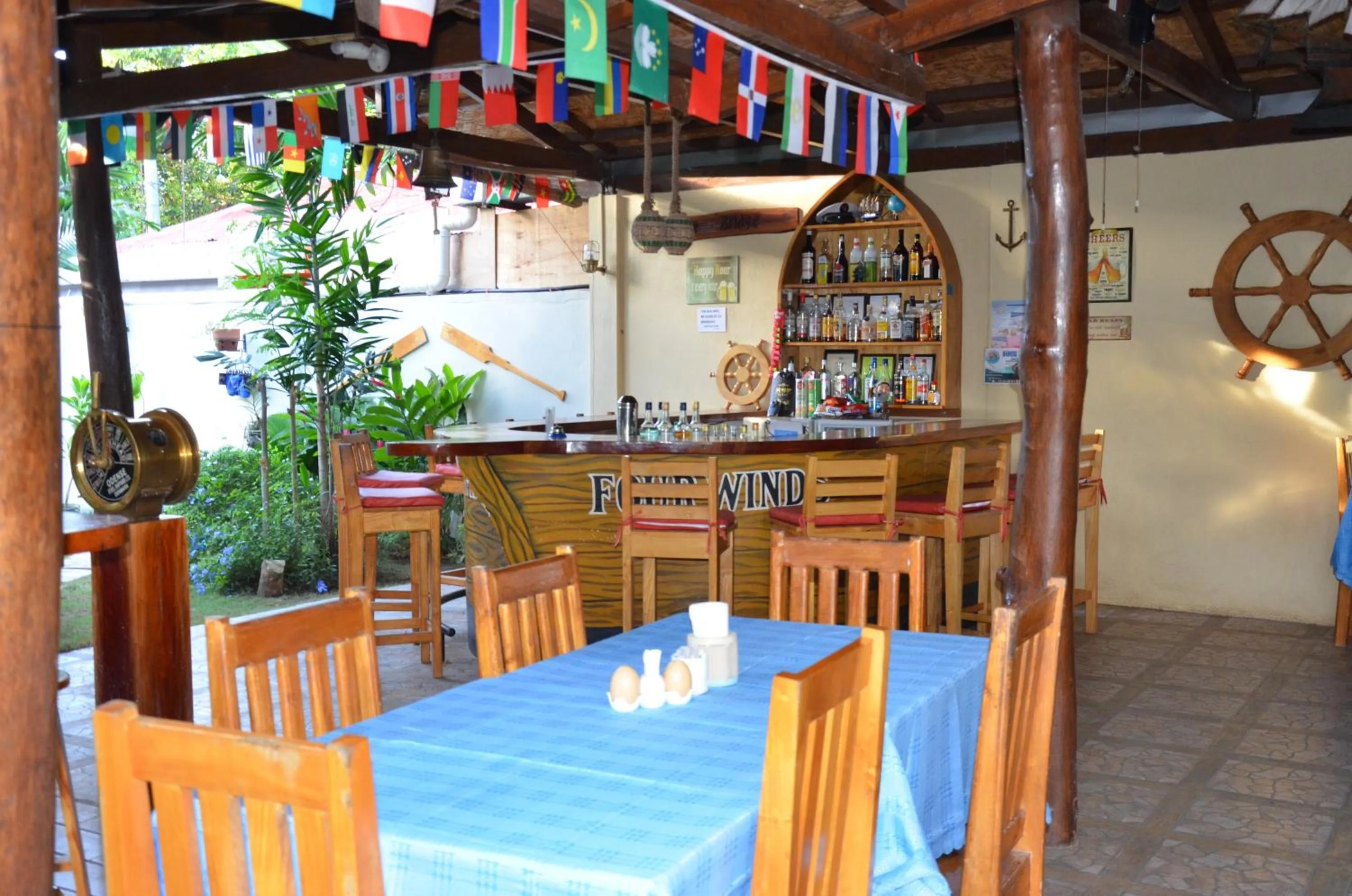 Restaurant/places to eat in Captain's Lodge and Bar