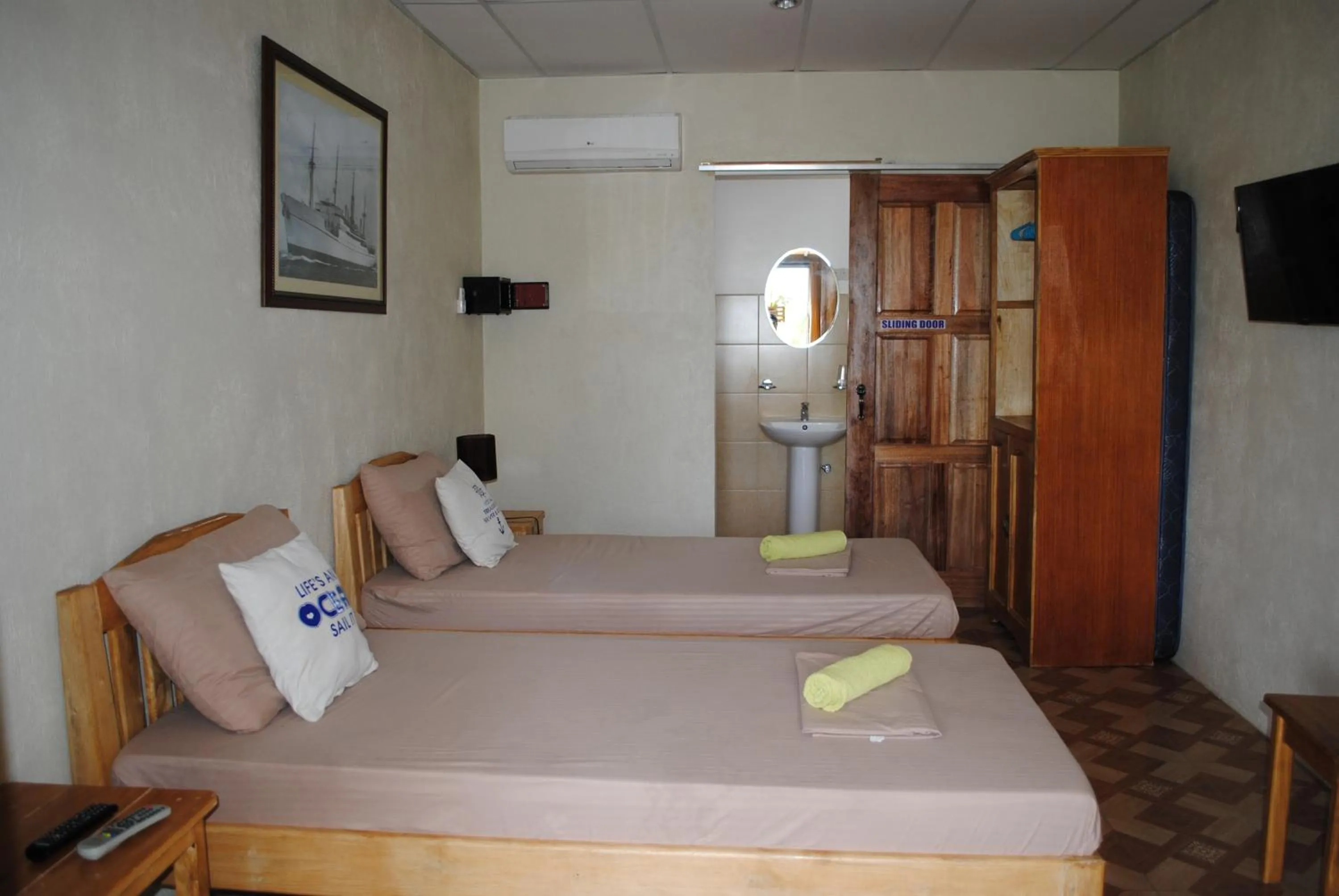 Bed in Captain's Lodge and Bar