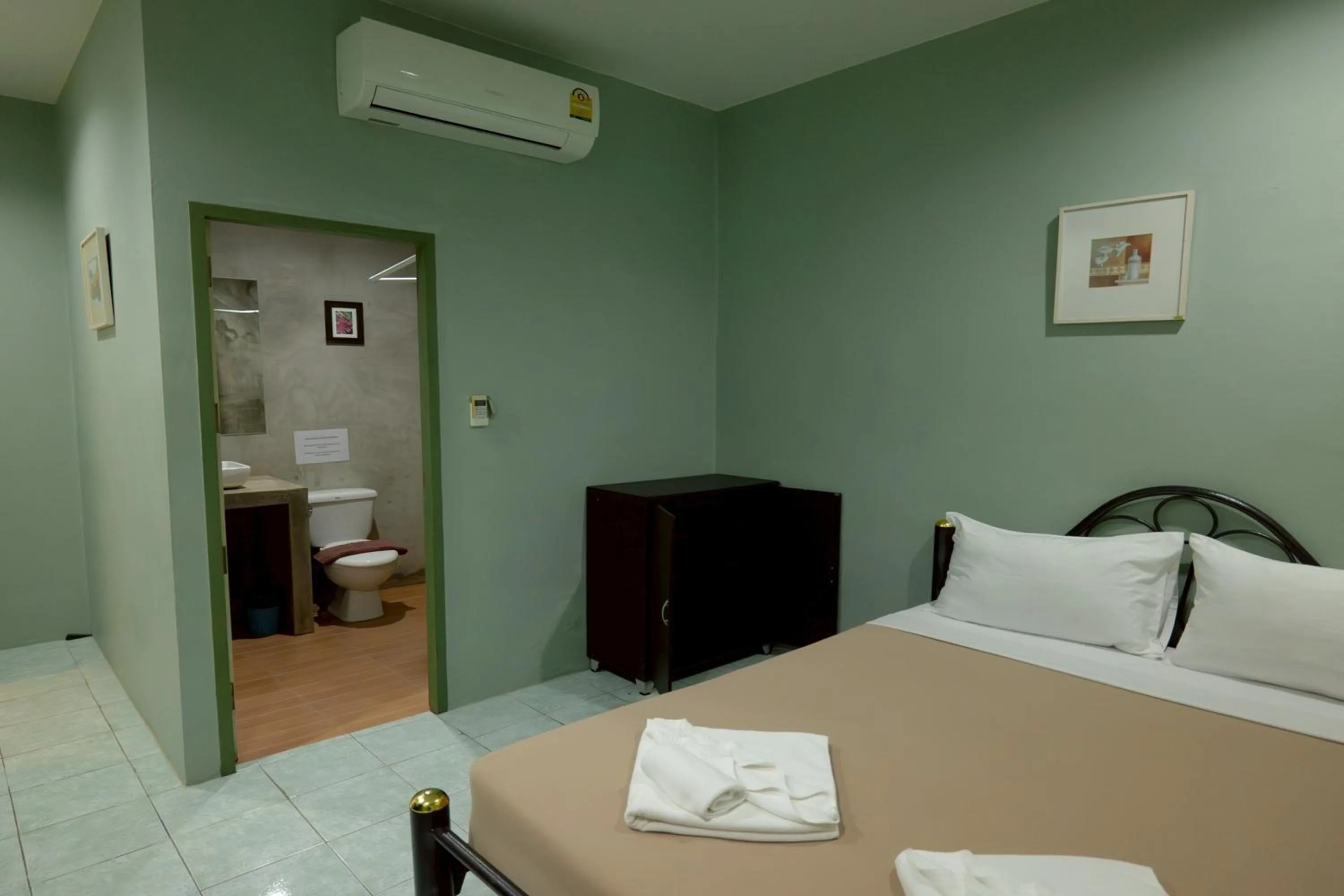 Photo of the whole room, Bed in Surachet at 257 Boutique House