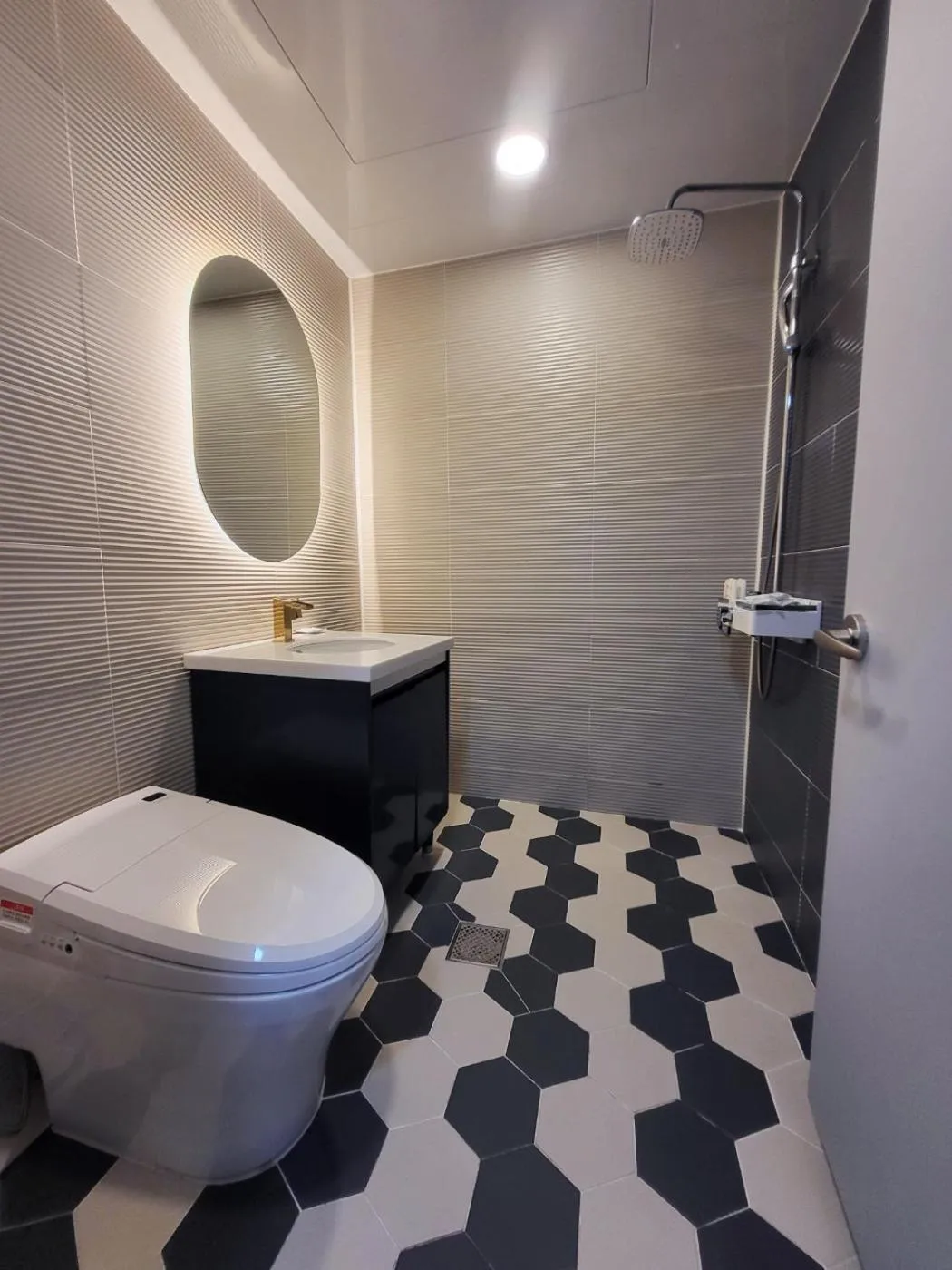 Shower in Penatess Pool Villa