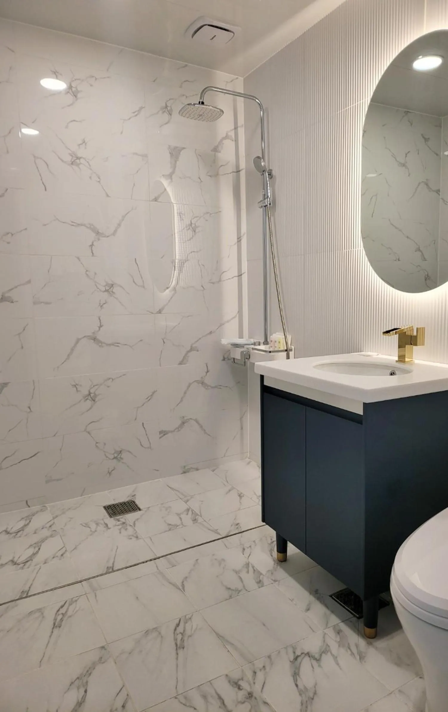 Shower in Penatess Pool Villa