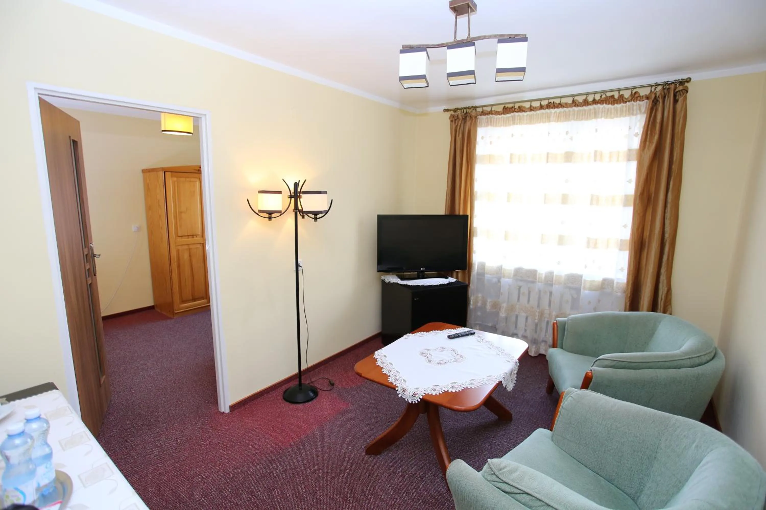 Photo of the whole room, Bed in Hotel Kakadu