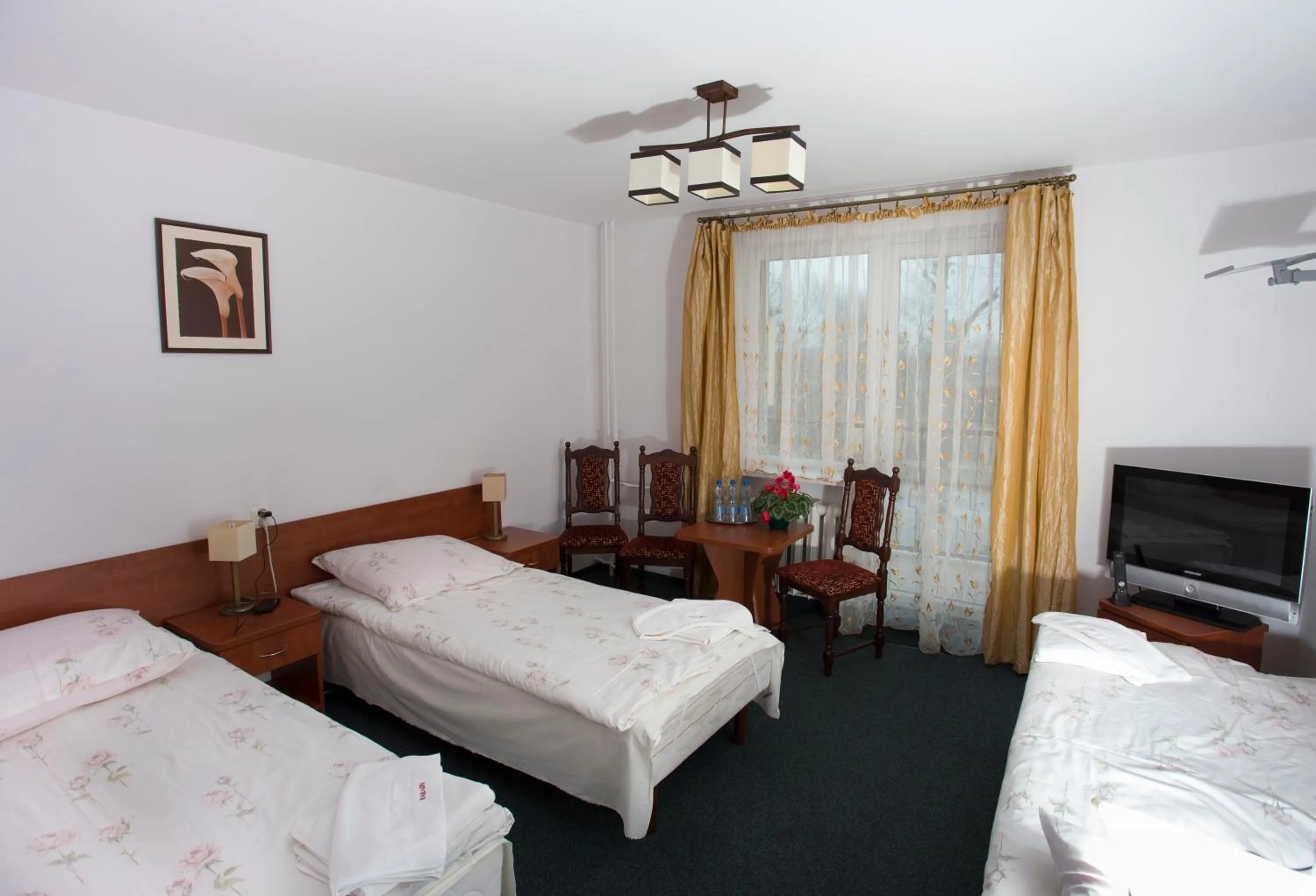 Photo of the whole room, Bed in Hotel Kakadu