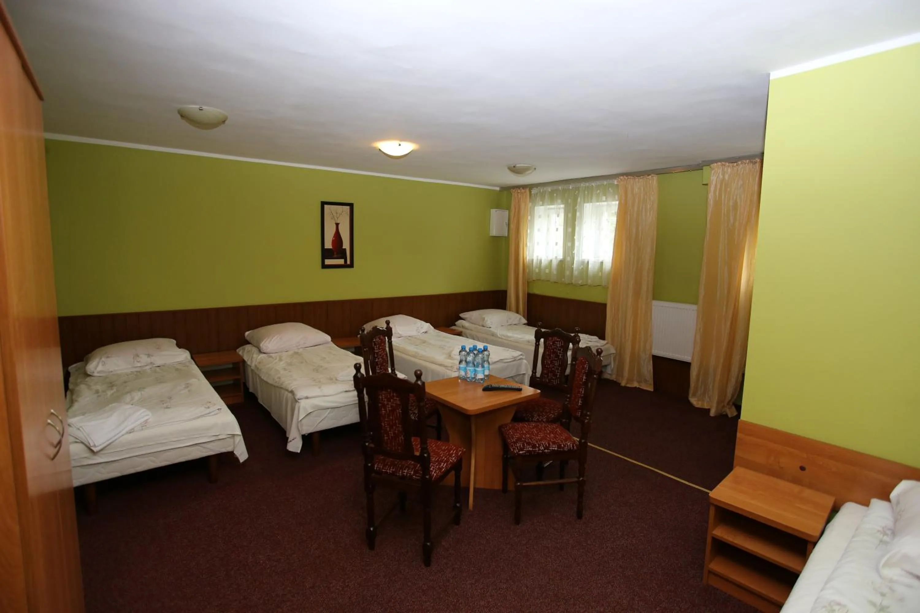 Photo of the whole room, Bed in Hotel Kakadu