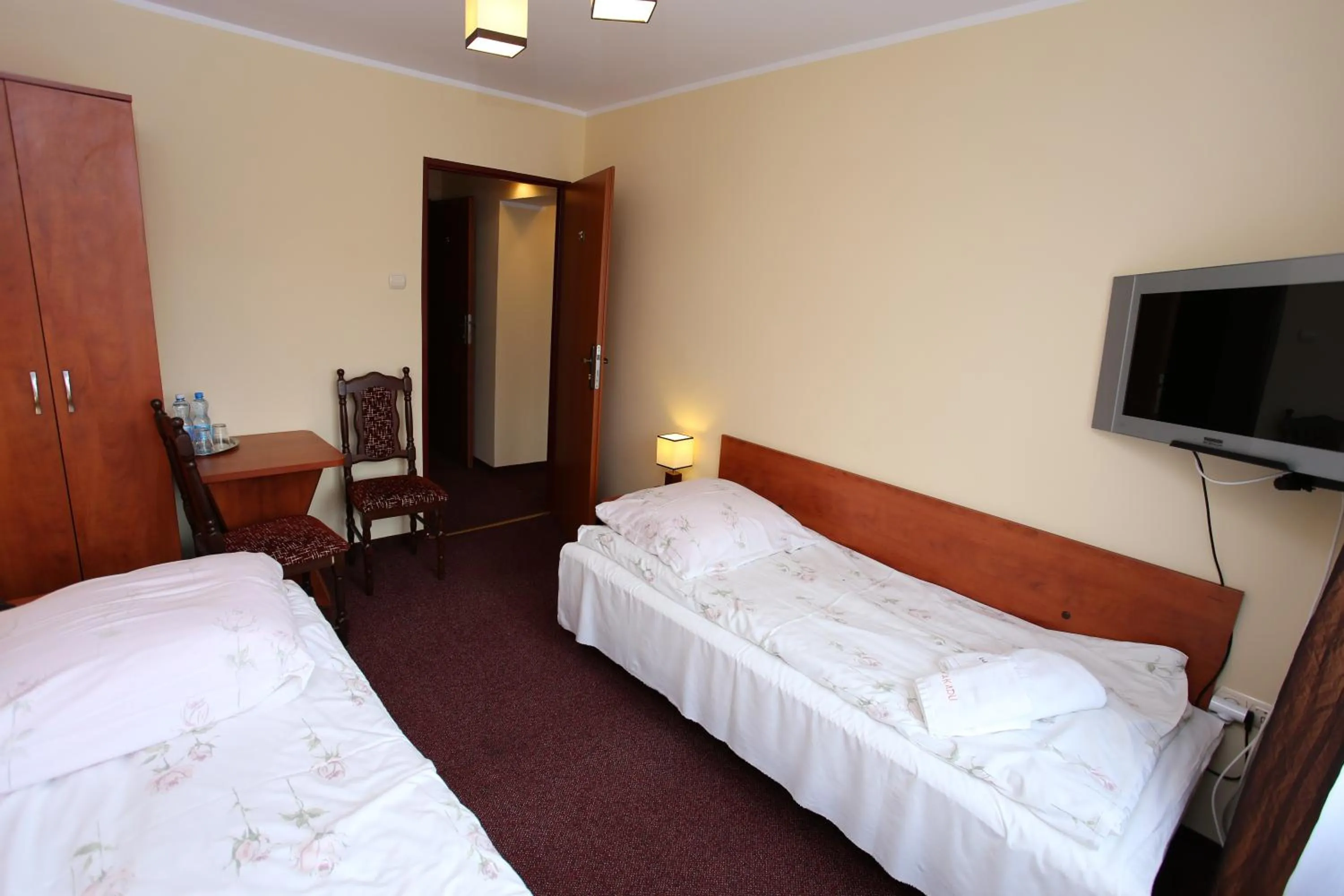 Photo of the whole room, Bed in Hotel Kakadu