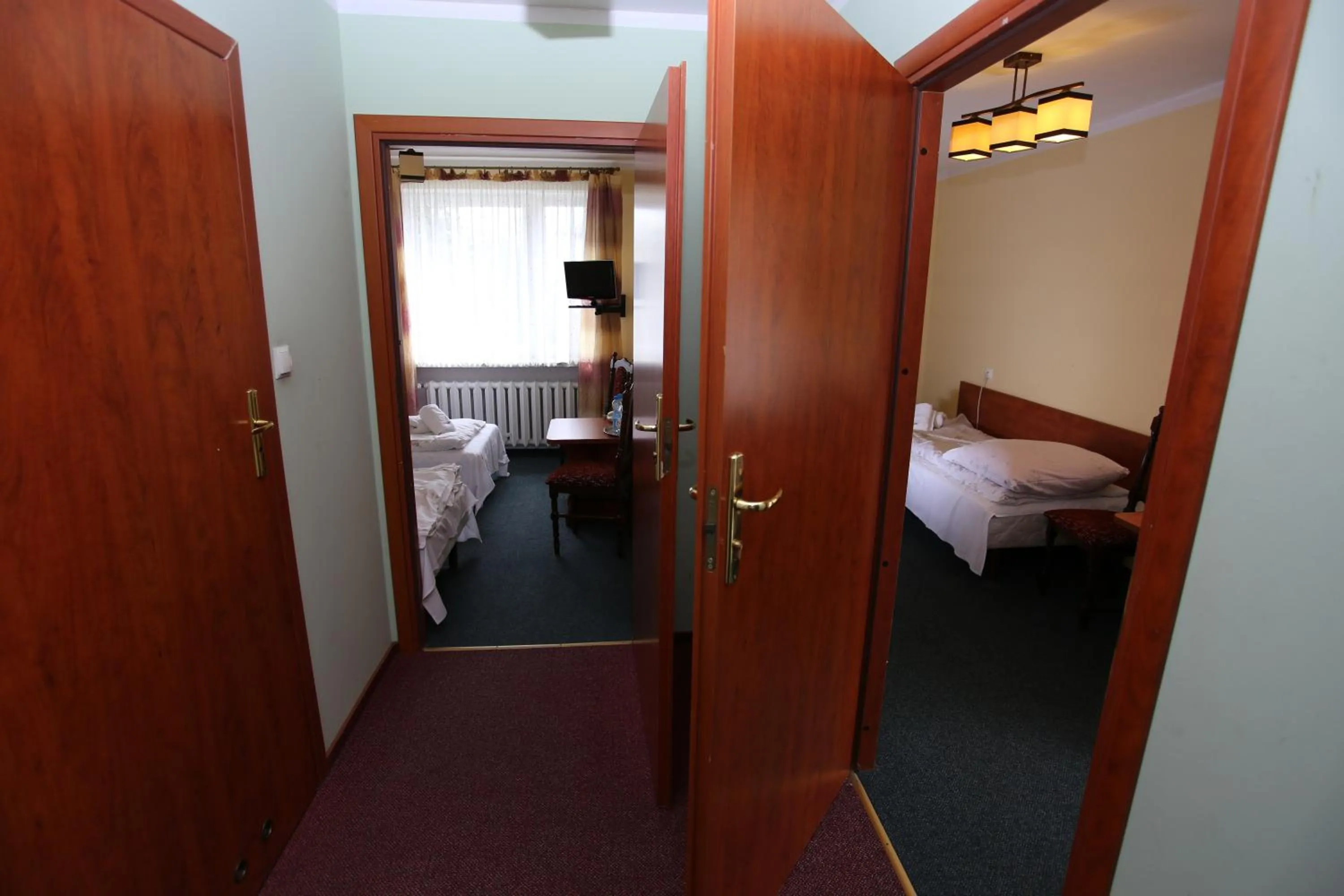Photo of the whole room, Bed in Hotel Kakadu
