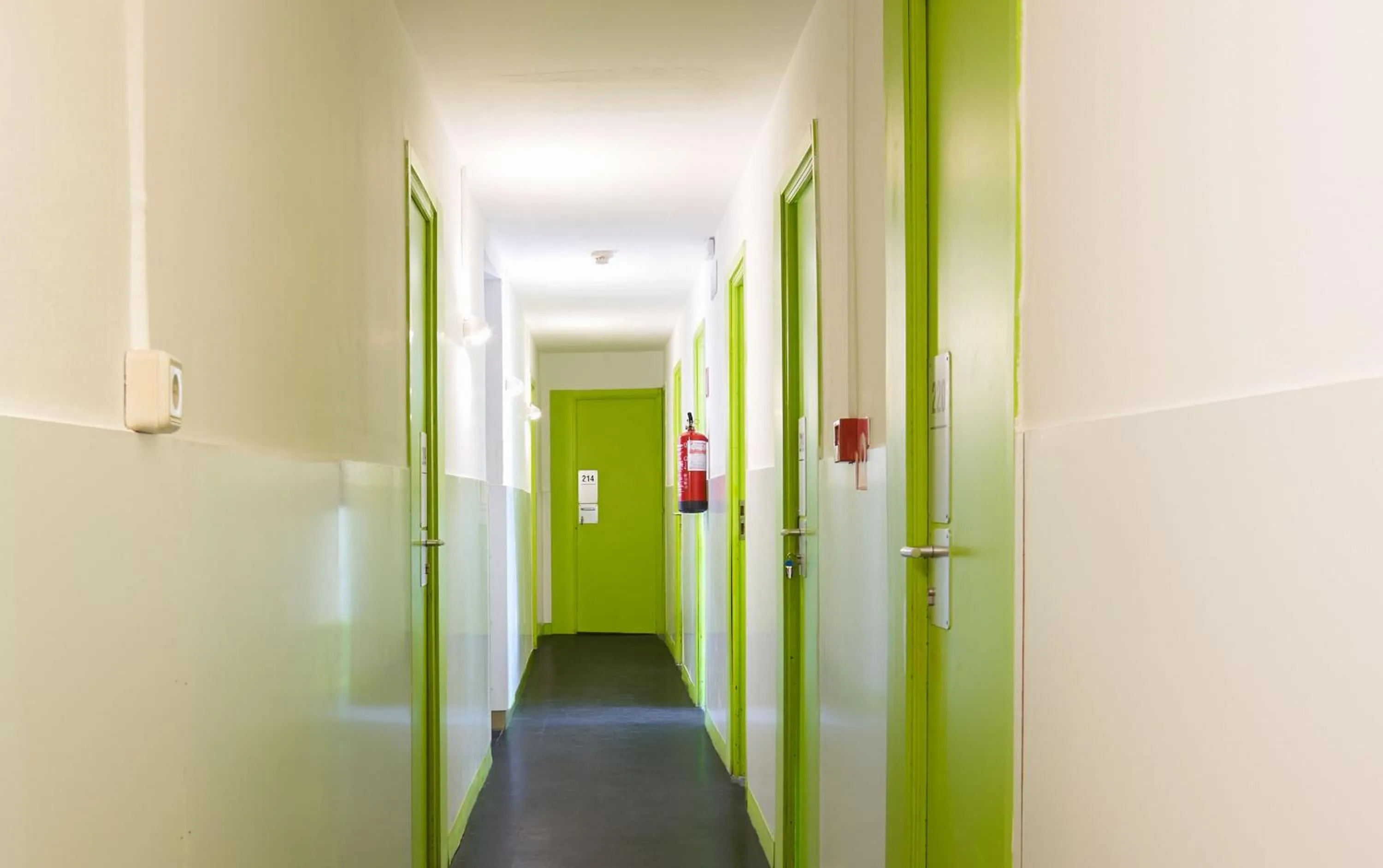 Area and facilities in Central and Basic Universitat for YOUNG HOSTEL