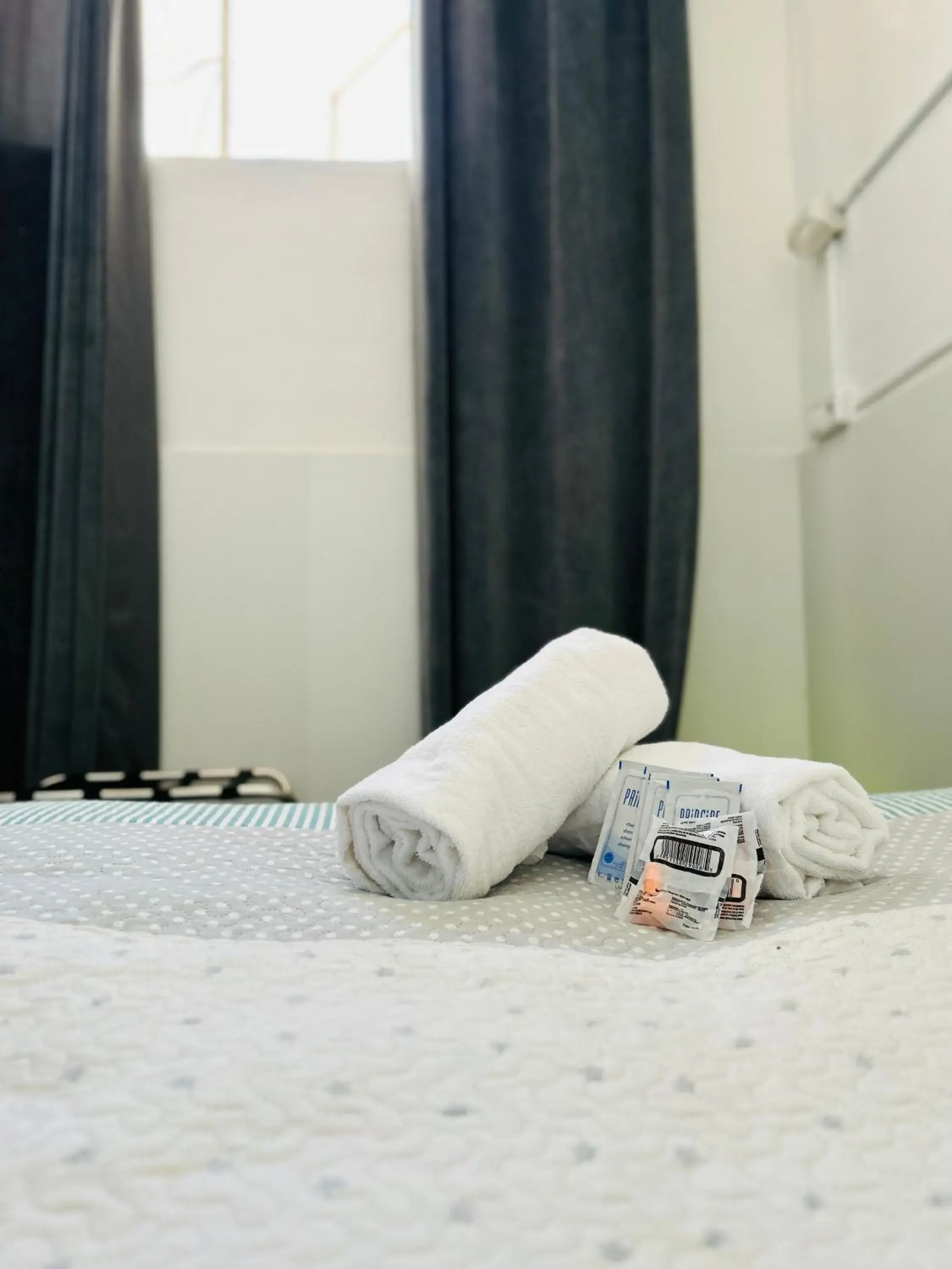 Double Room with Shared Bathroom in Central and Basic Universitat for YOUNG HOSTEL Double Room with Shared Bathroom in Central and Basic Universitat for YOUNG HOSTEL