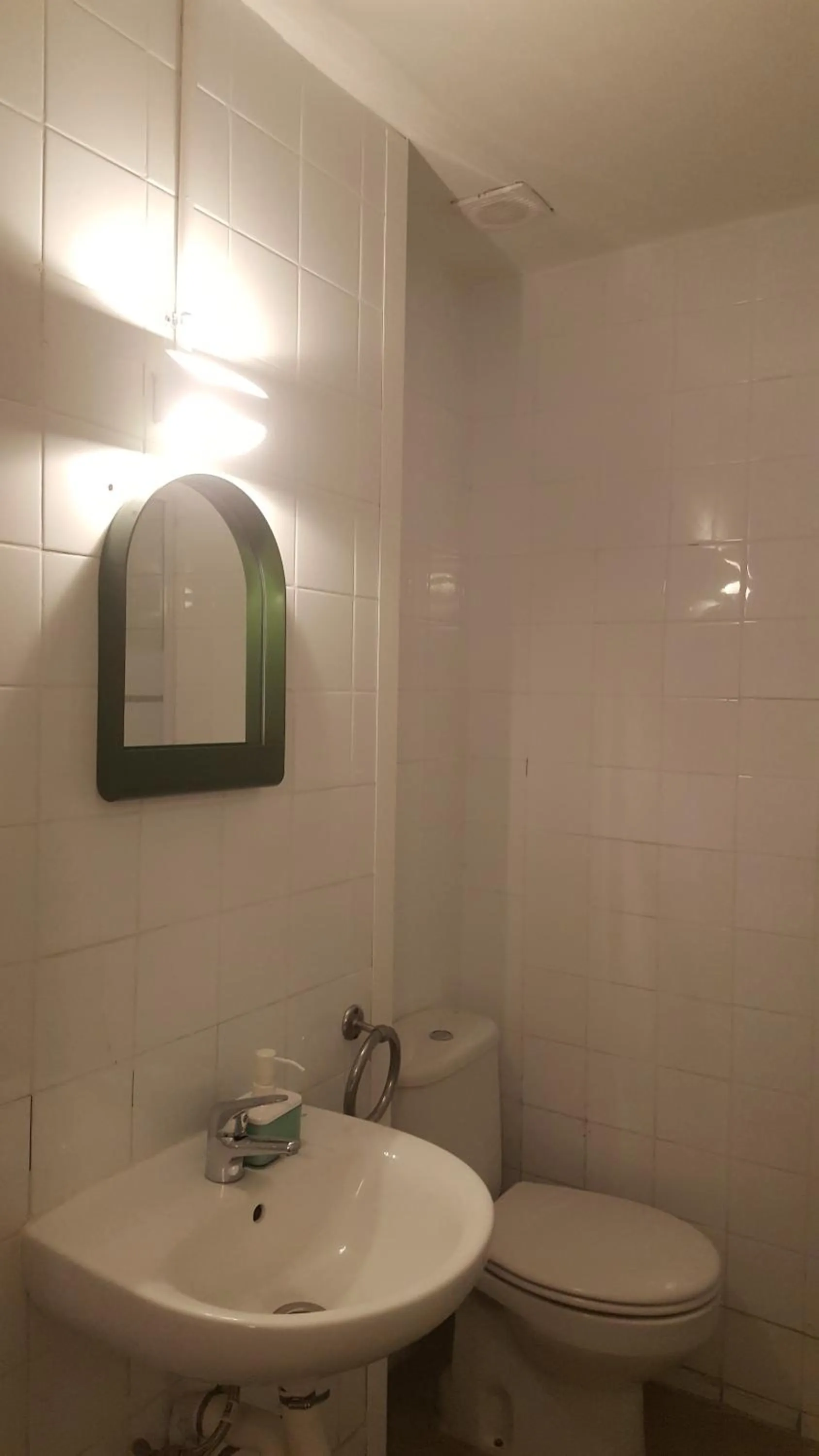 Central and Basic Universitat for YOUNG HOSTEL