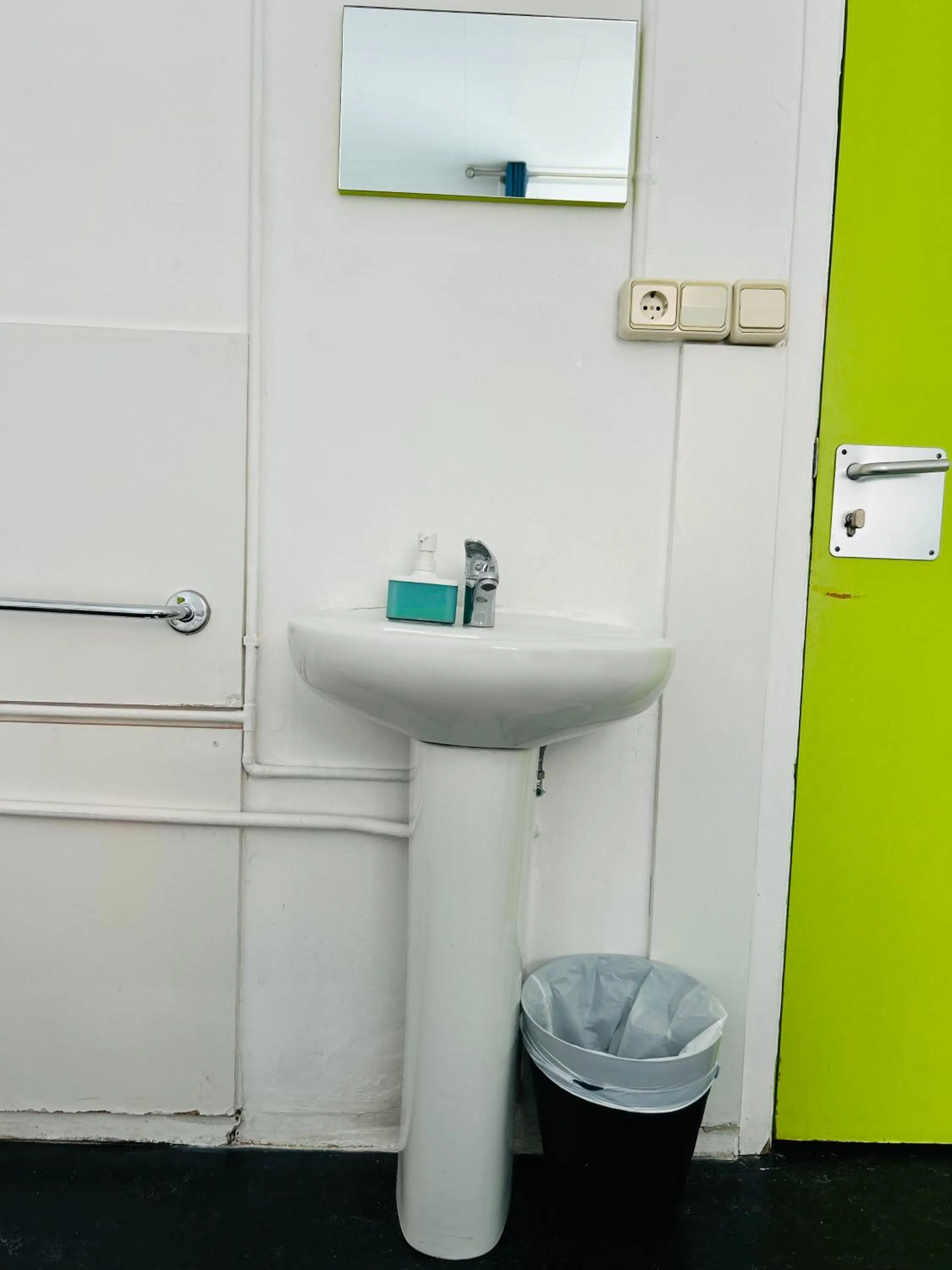 Central and Basic Universitat for YOUNG HOSTEL